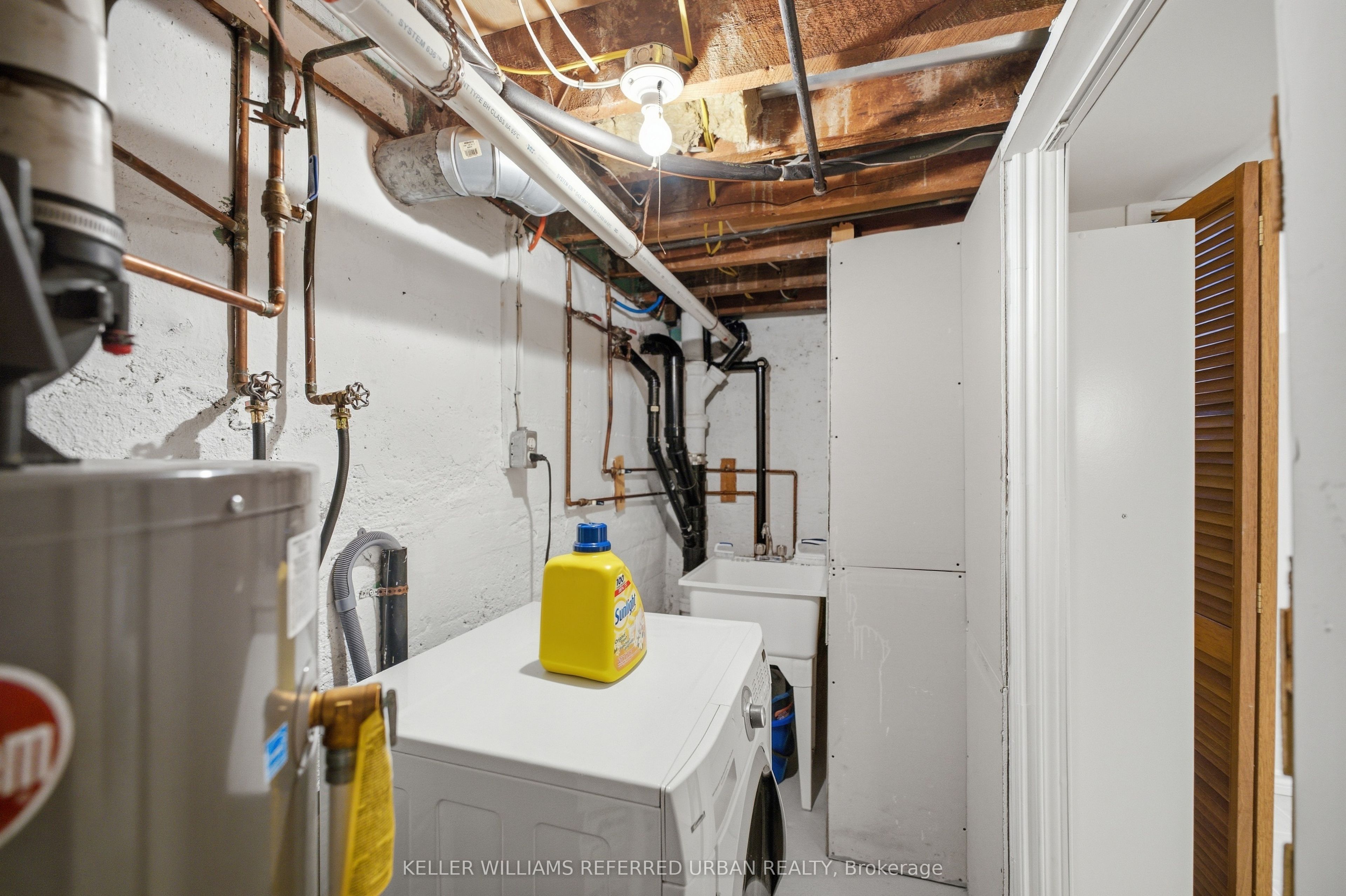 569 Masson Street Property Photo 30