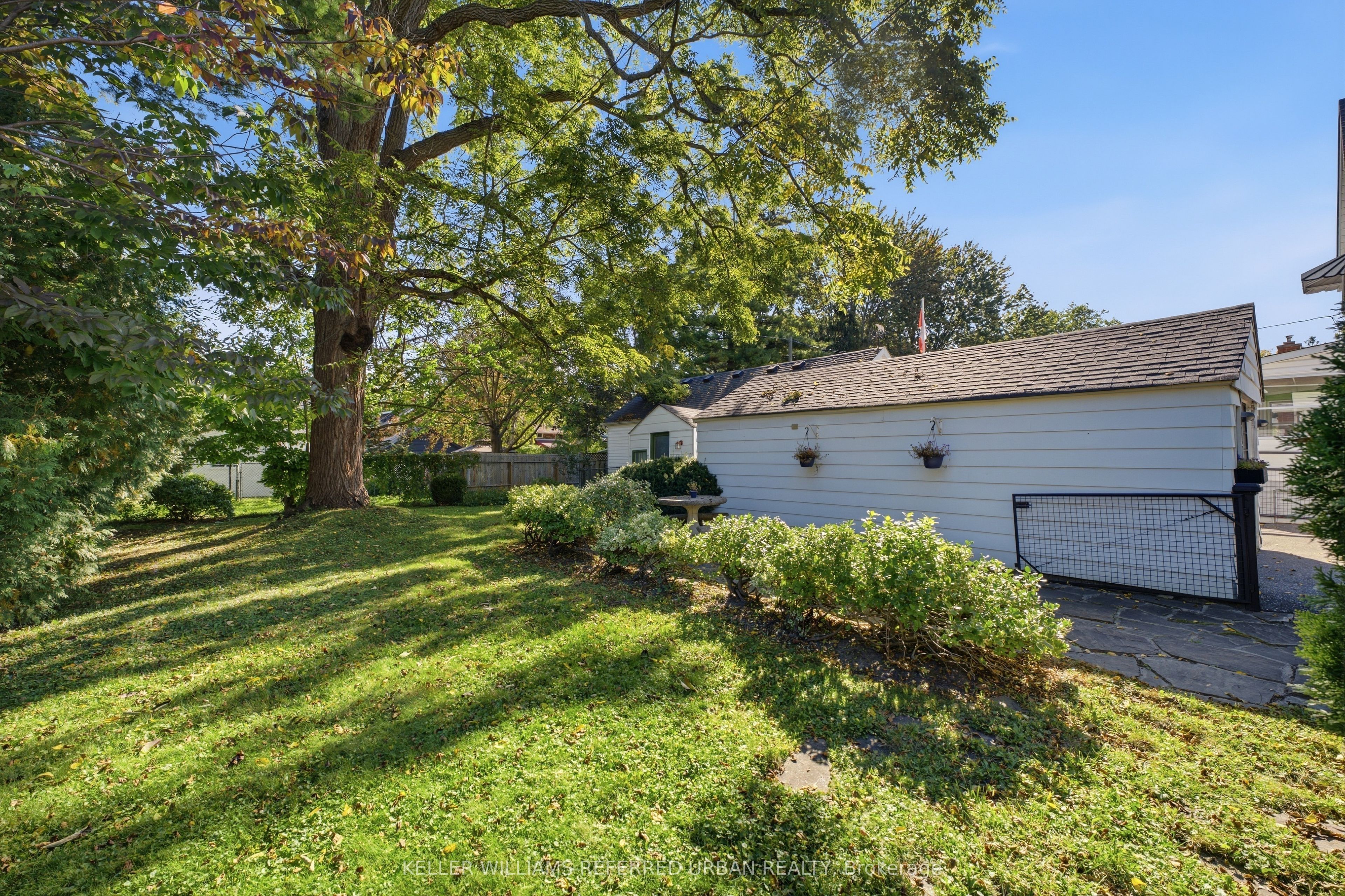 569 Masson Street Property Photo 33