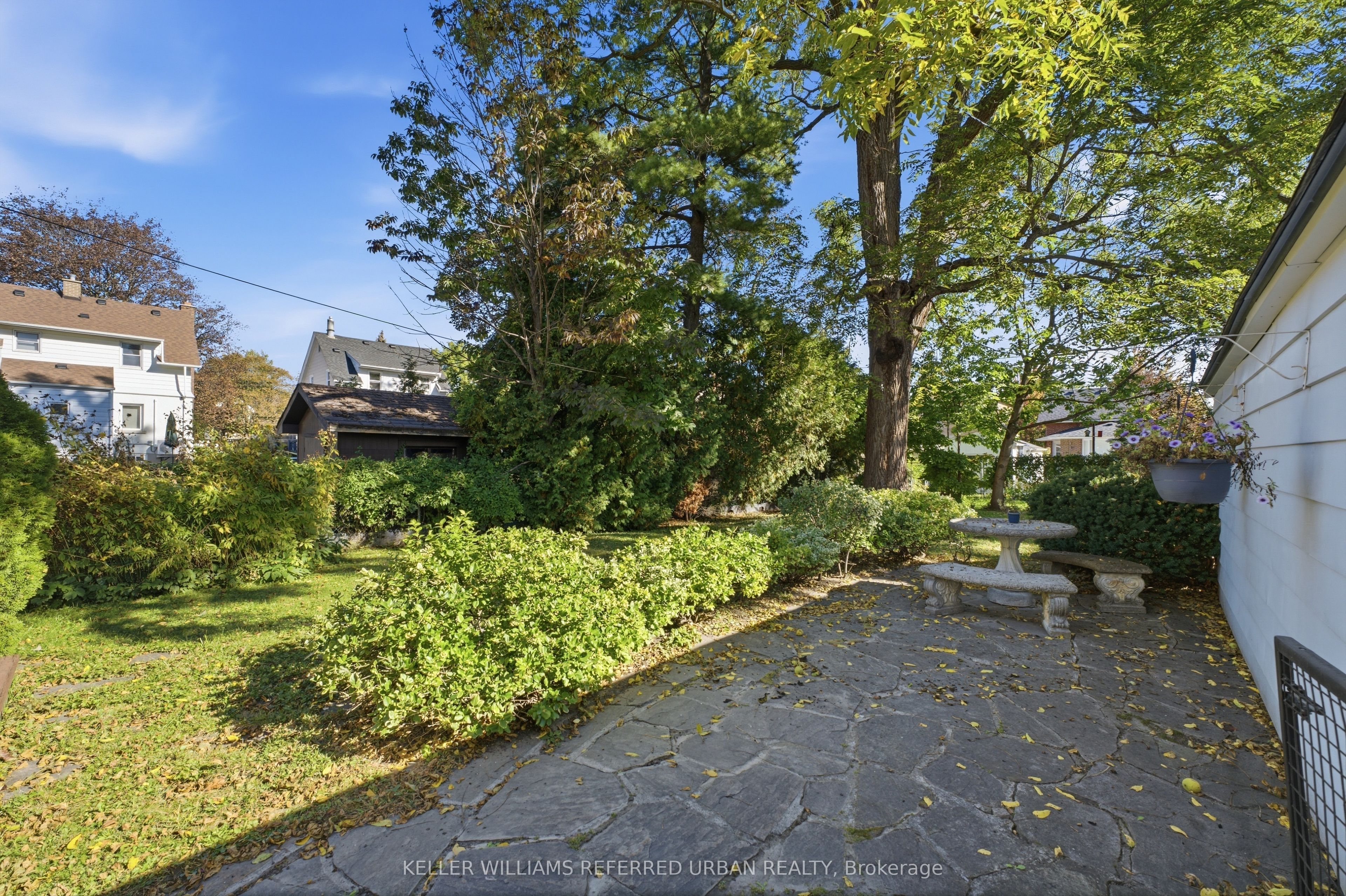 569 Masson Street Property Photo 34