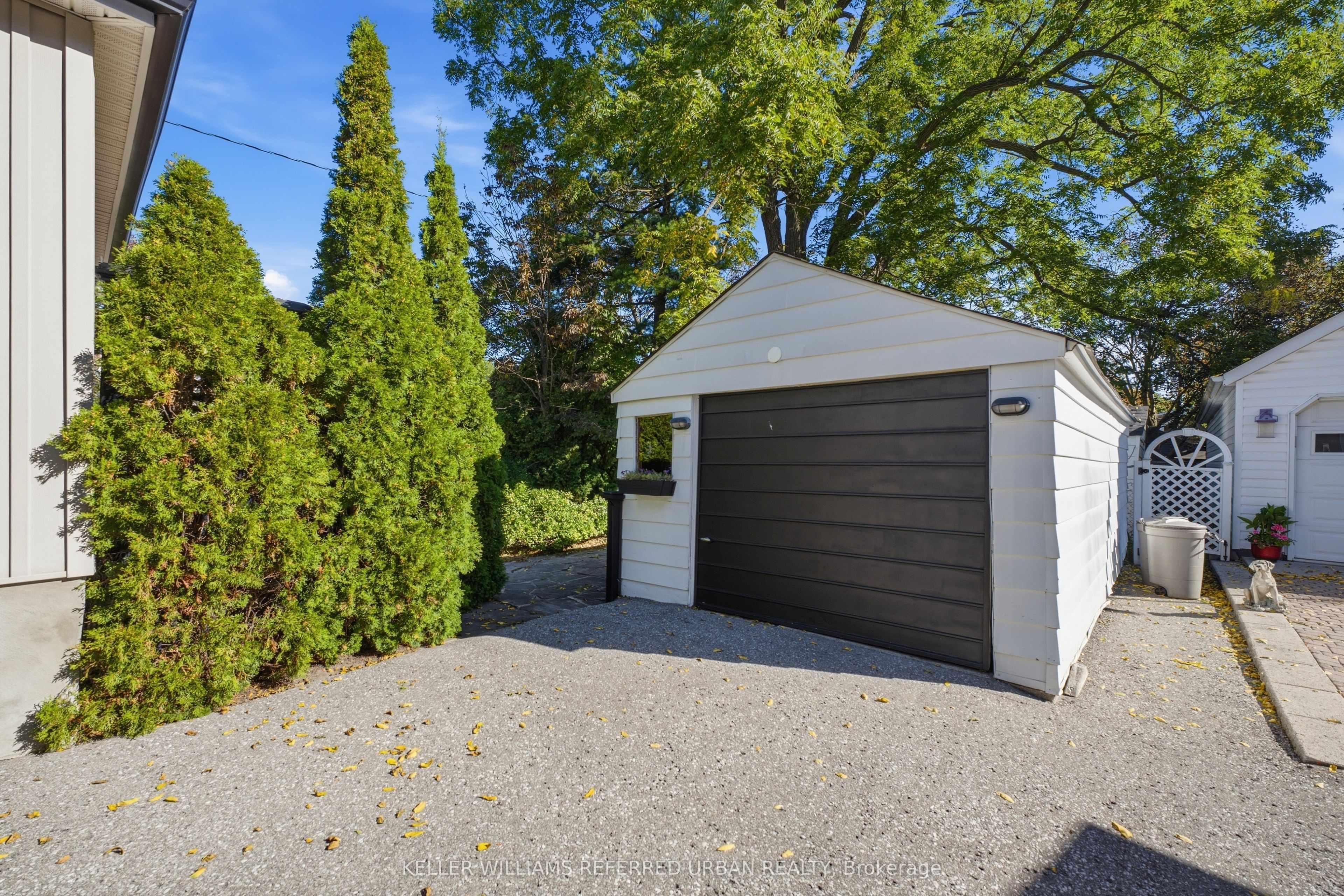 569 Masson Street Property Photo 39