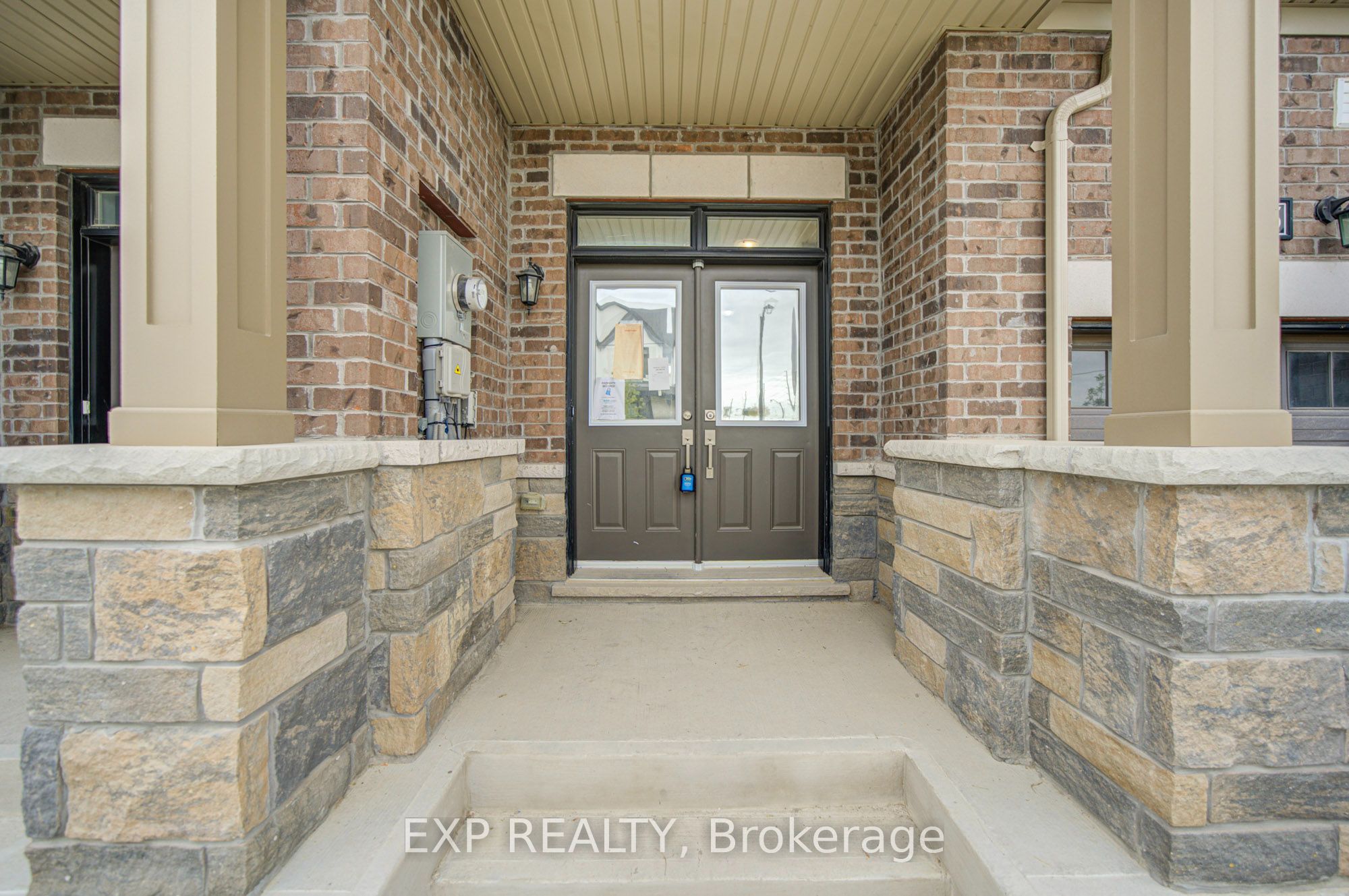 1095 Thompson Drive Property Photo 2