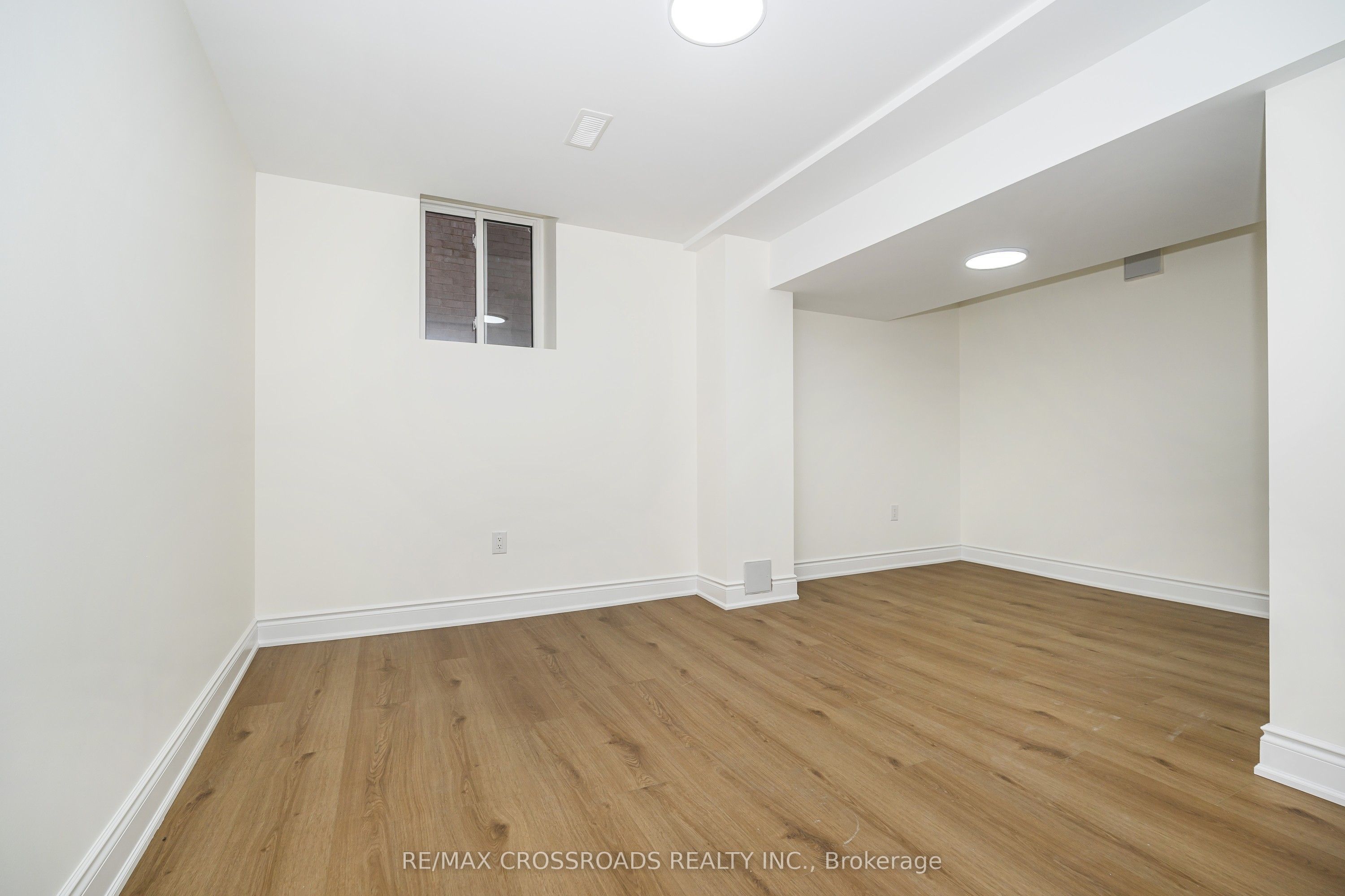 16 Mantell Crescent Bsmnt Property Photo 14
