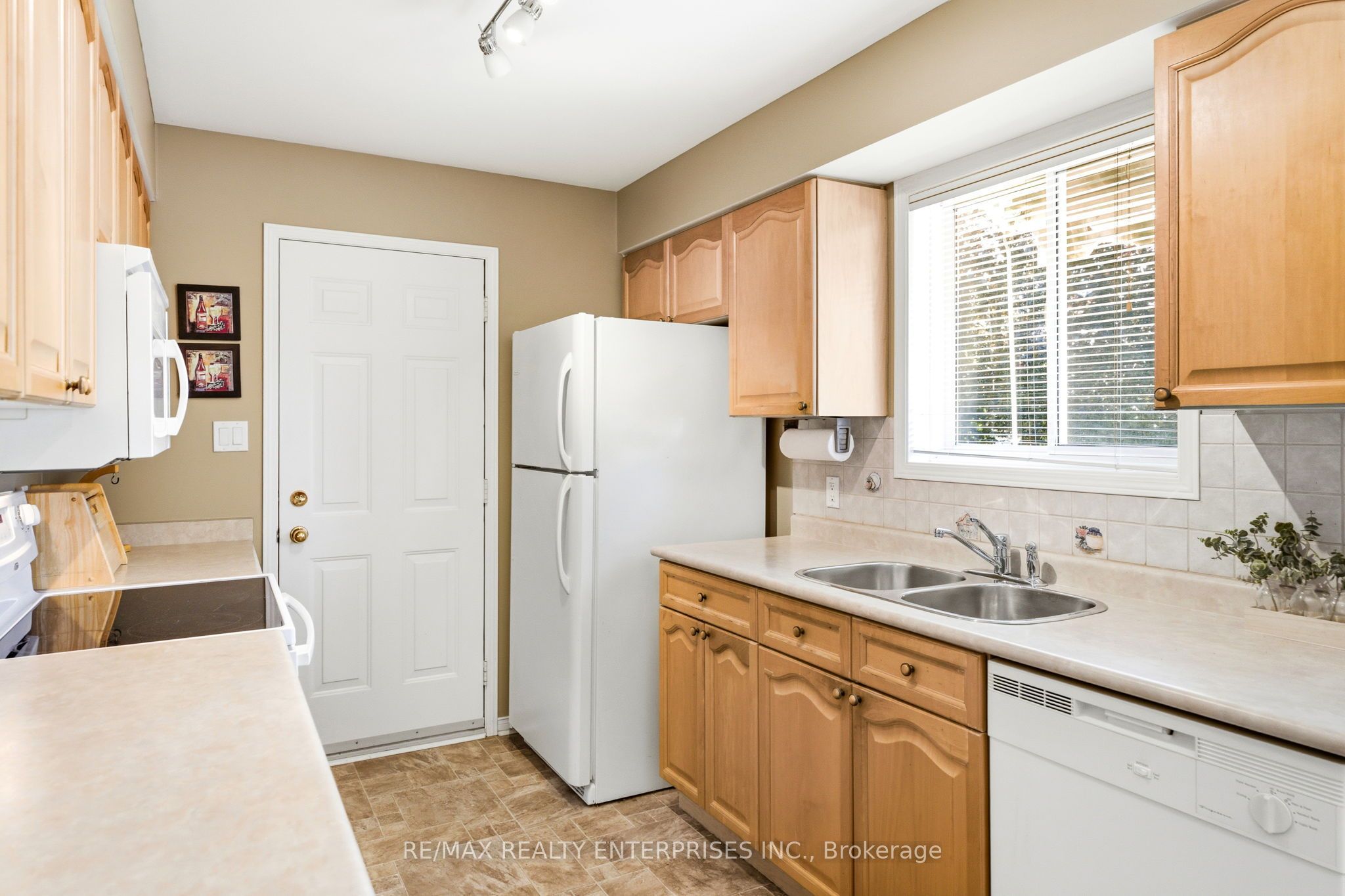 1 Huron Court Property Photo 12