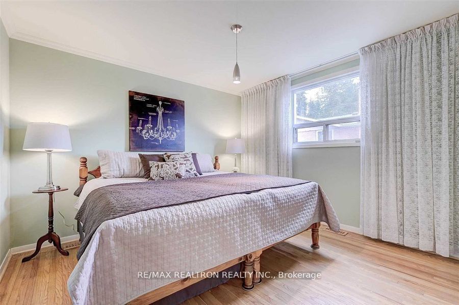 255 Confederation Drive Property Photo 9