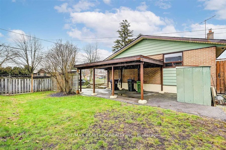 255 Confederation Drive Property Photo 15