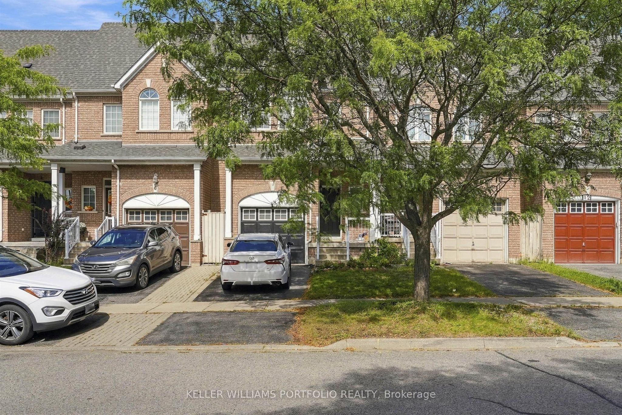 8 Gateway Court Property Photo 1