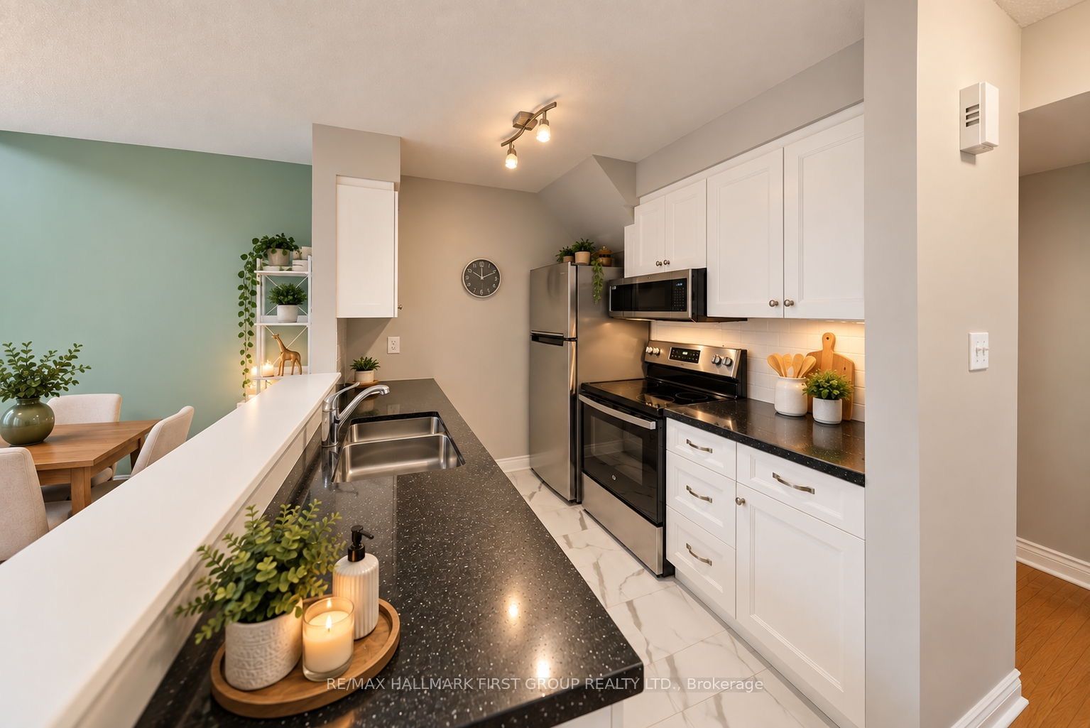 8 Petra Way 3 Property Photo 2