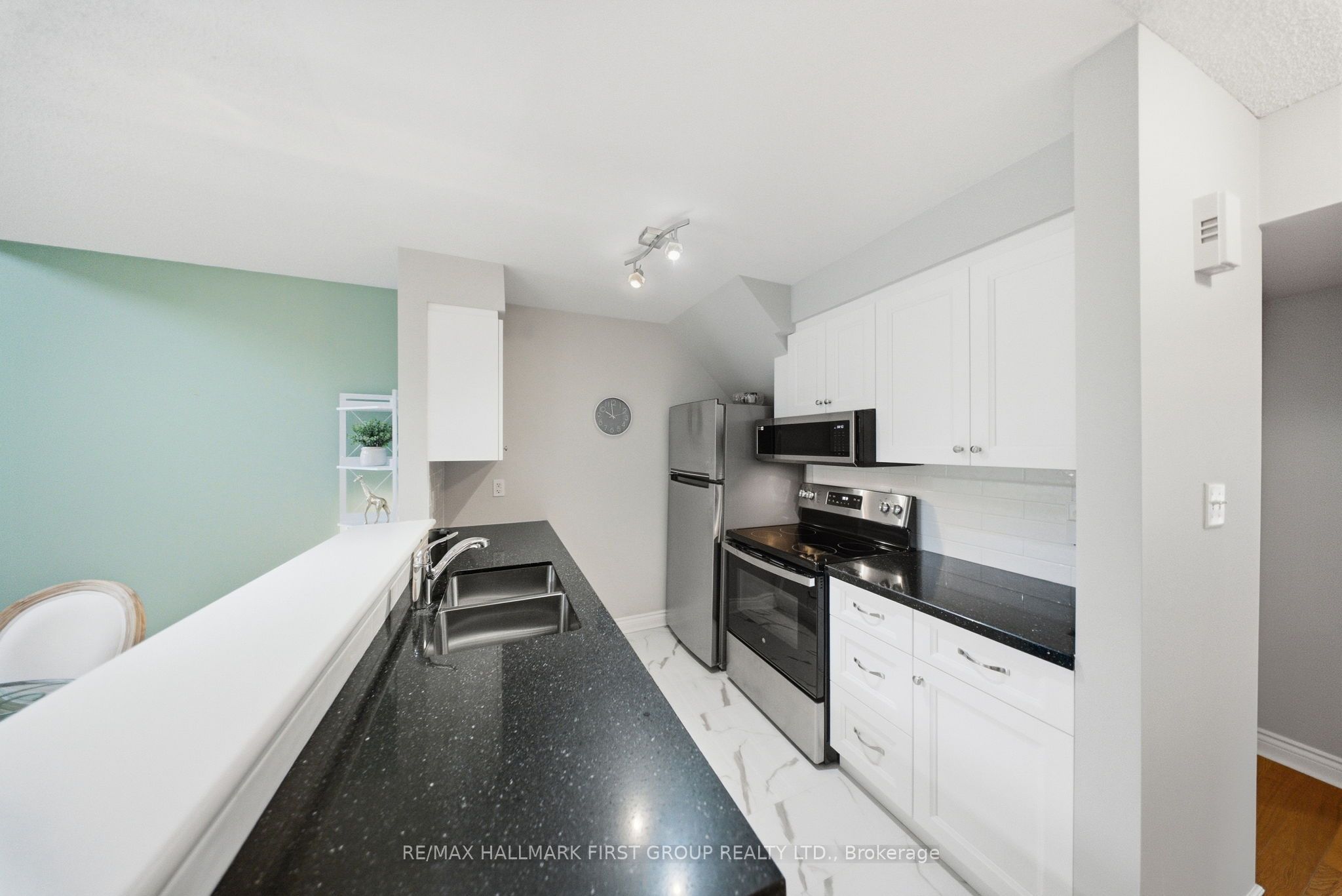 8 Petra Way 3 Property Photo 3