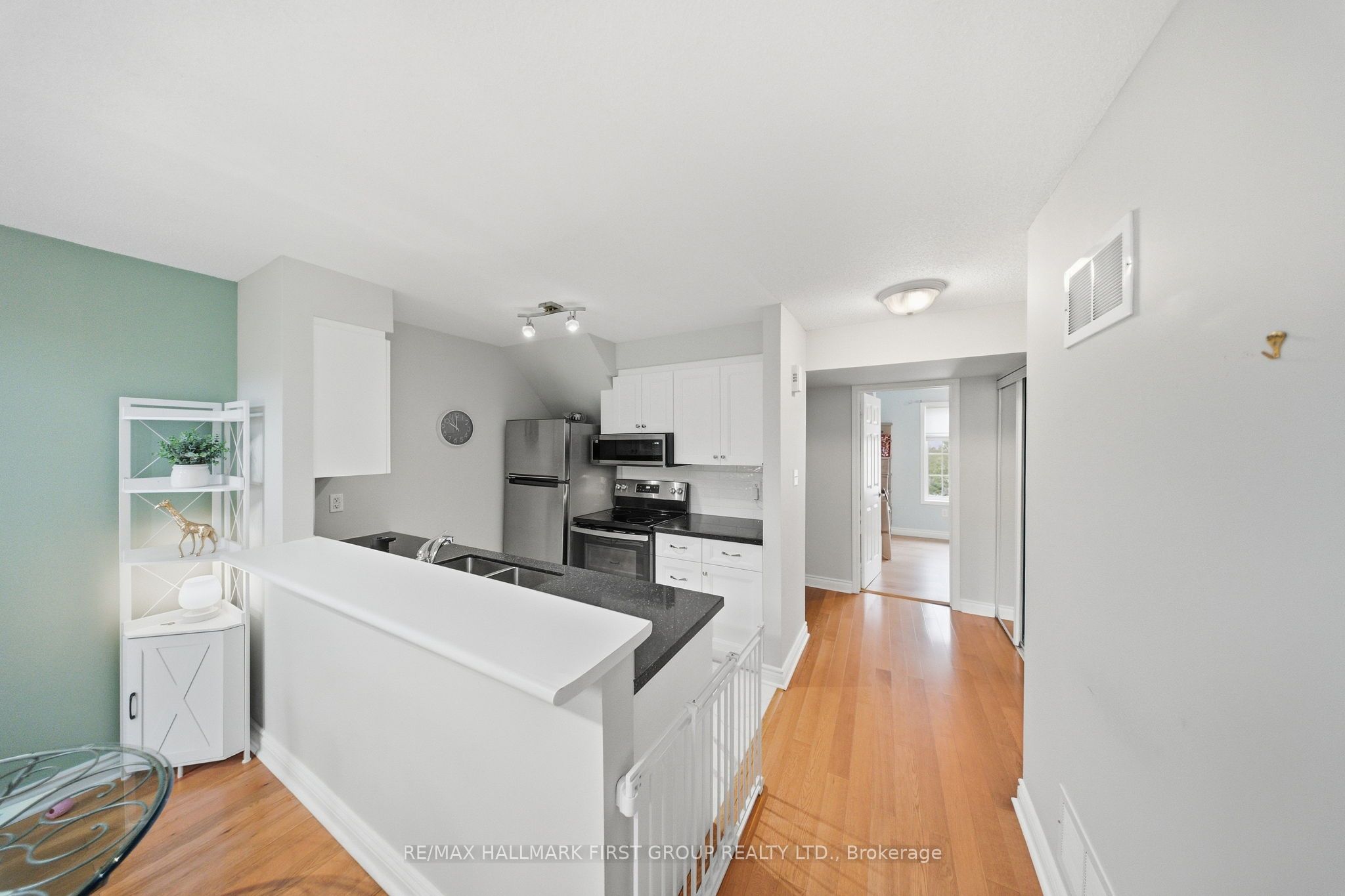 8 Petra Way 3 Property Photo 4