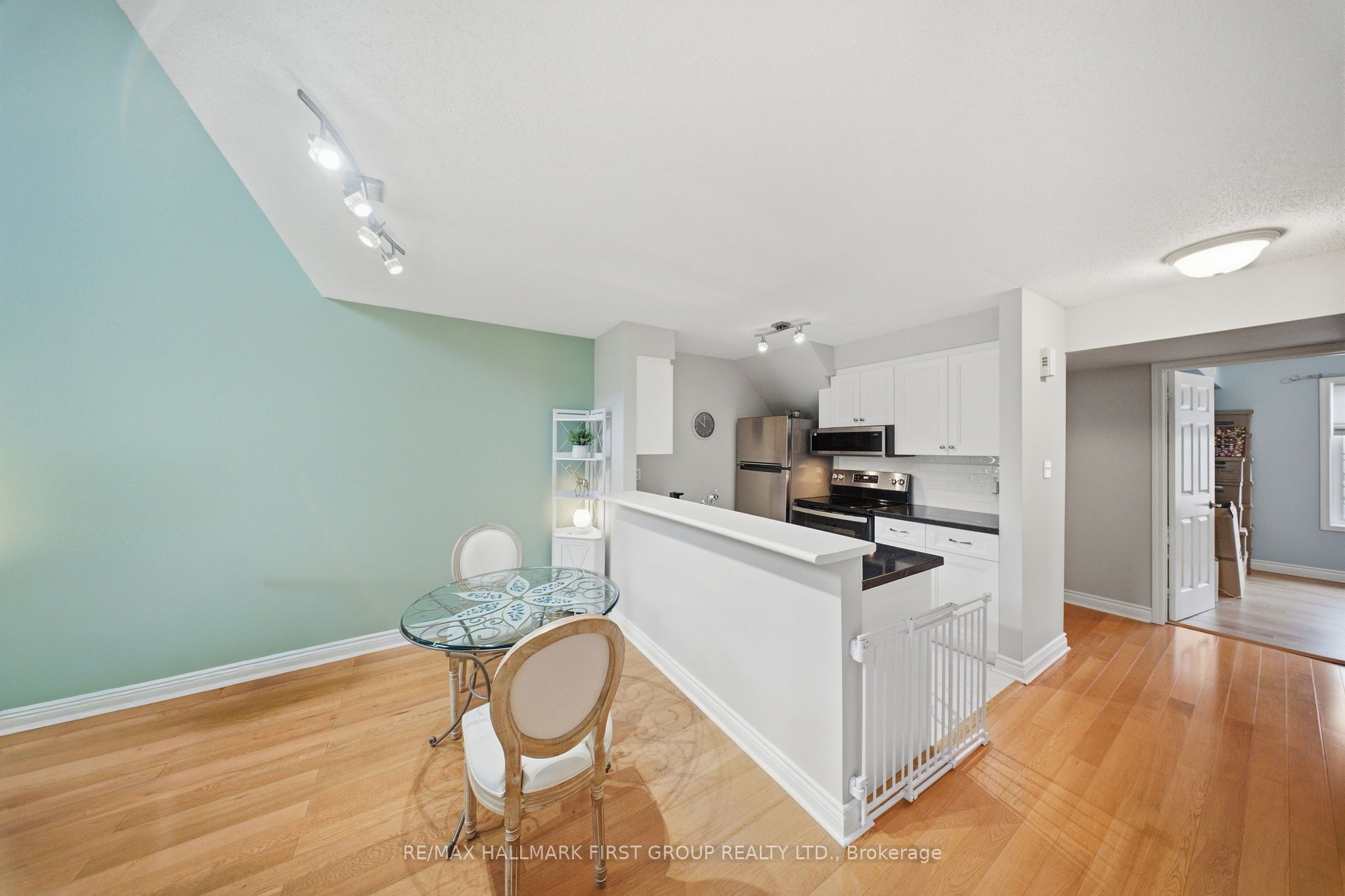 8 Petra Way 3 Property Photo 5