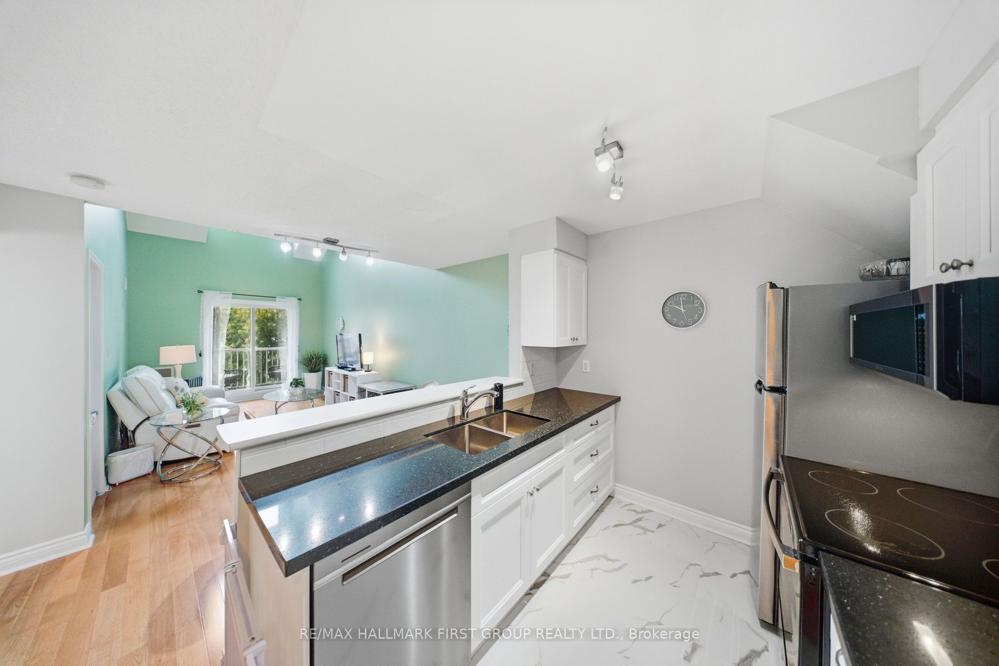 8 Petra Way 3 Property Photo 6