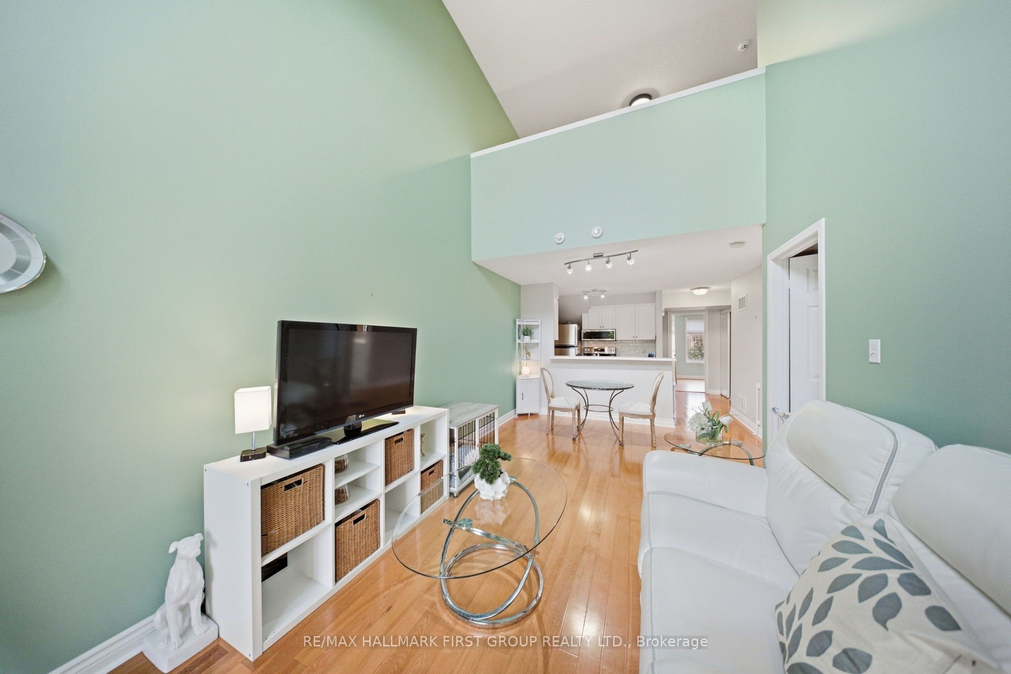 8 Petra Way 3 Property Photo 10