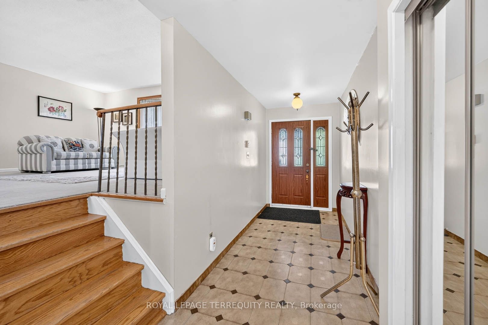 851 Huntingwood Drive Property Photo 4