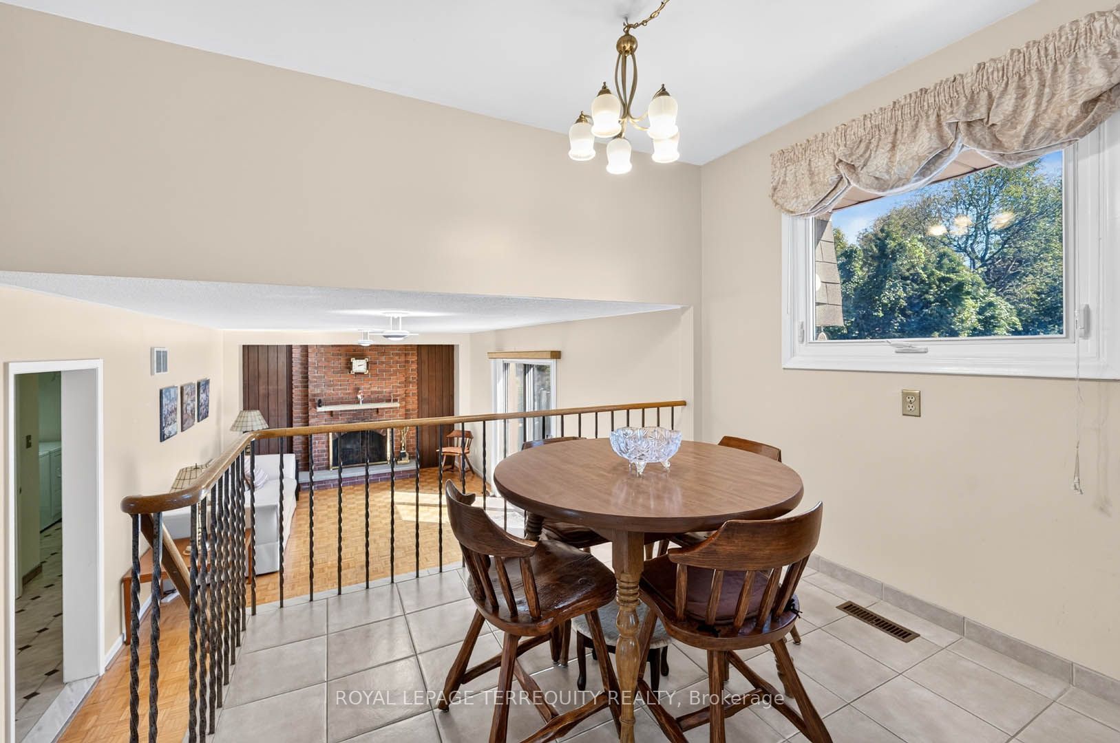 851 Huntingwood Drive Property Photo 10