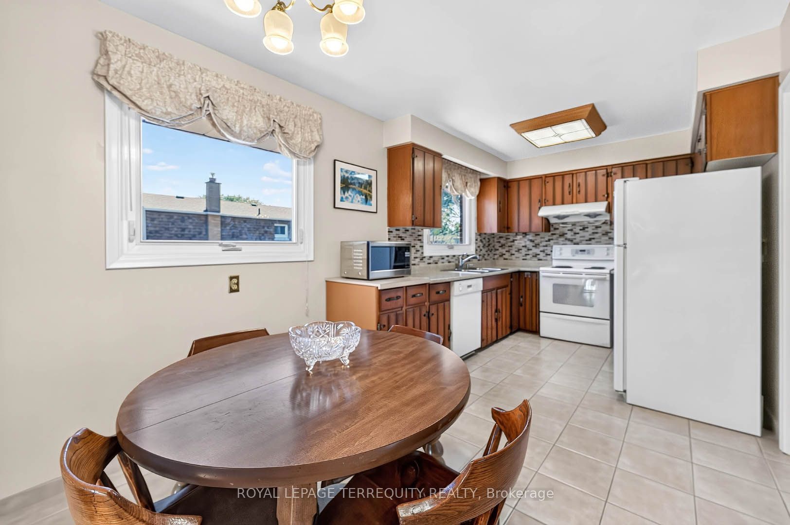851 Huntingwood Drive Property Photo 11