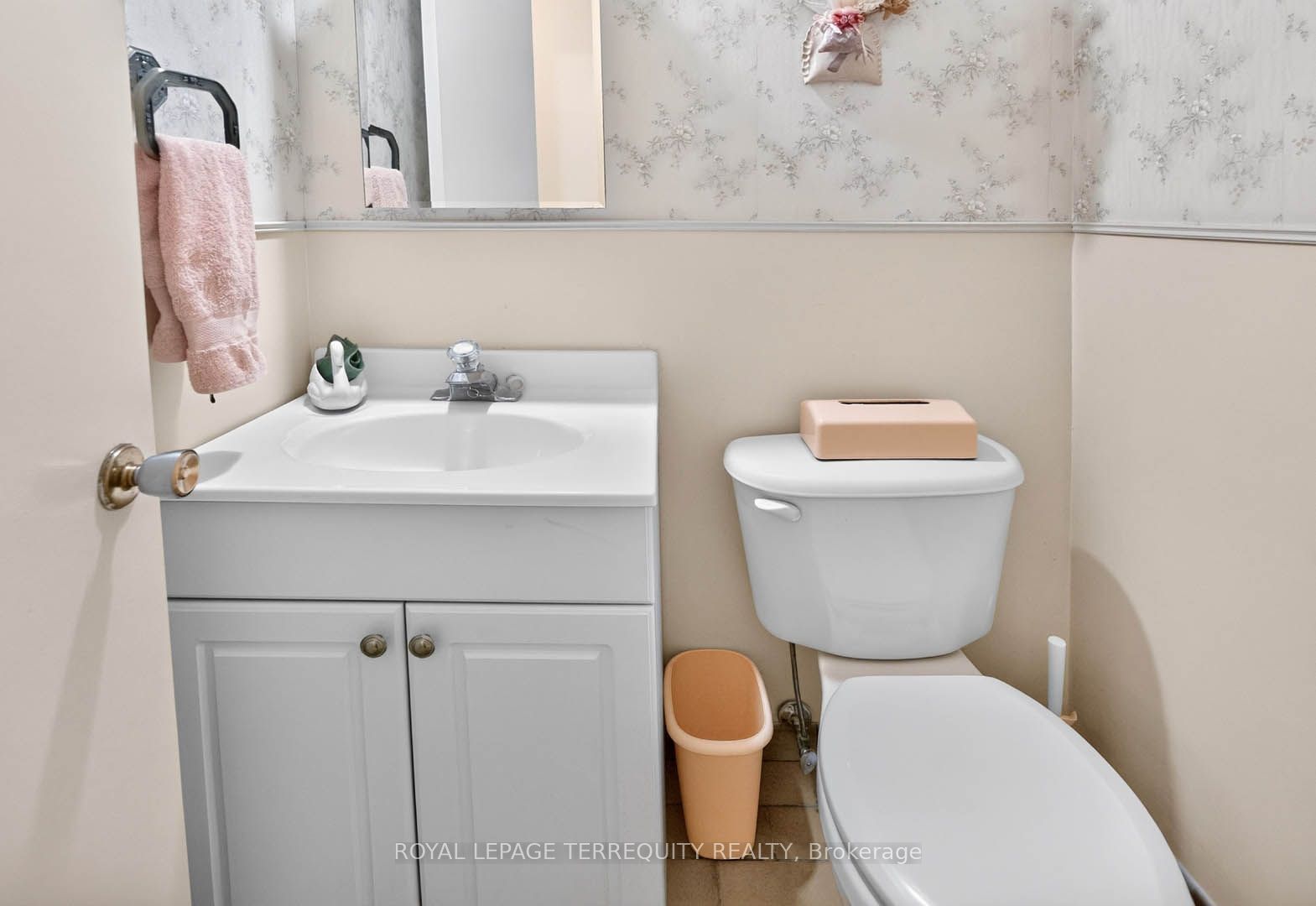851 Huntingwood Drive Property Photo 17