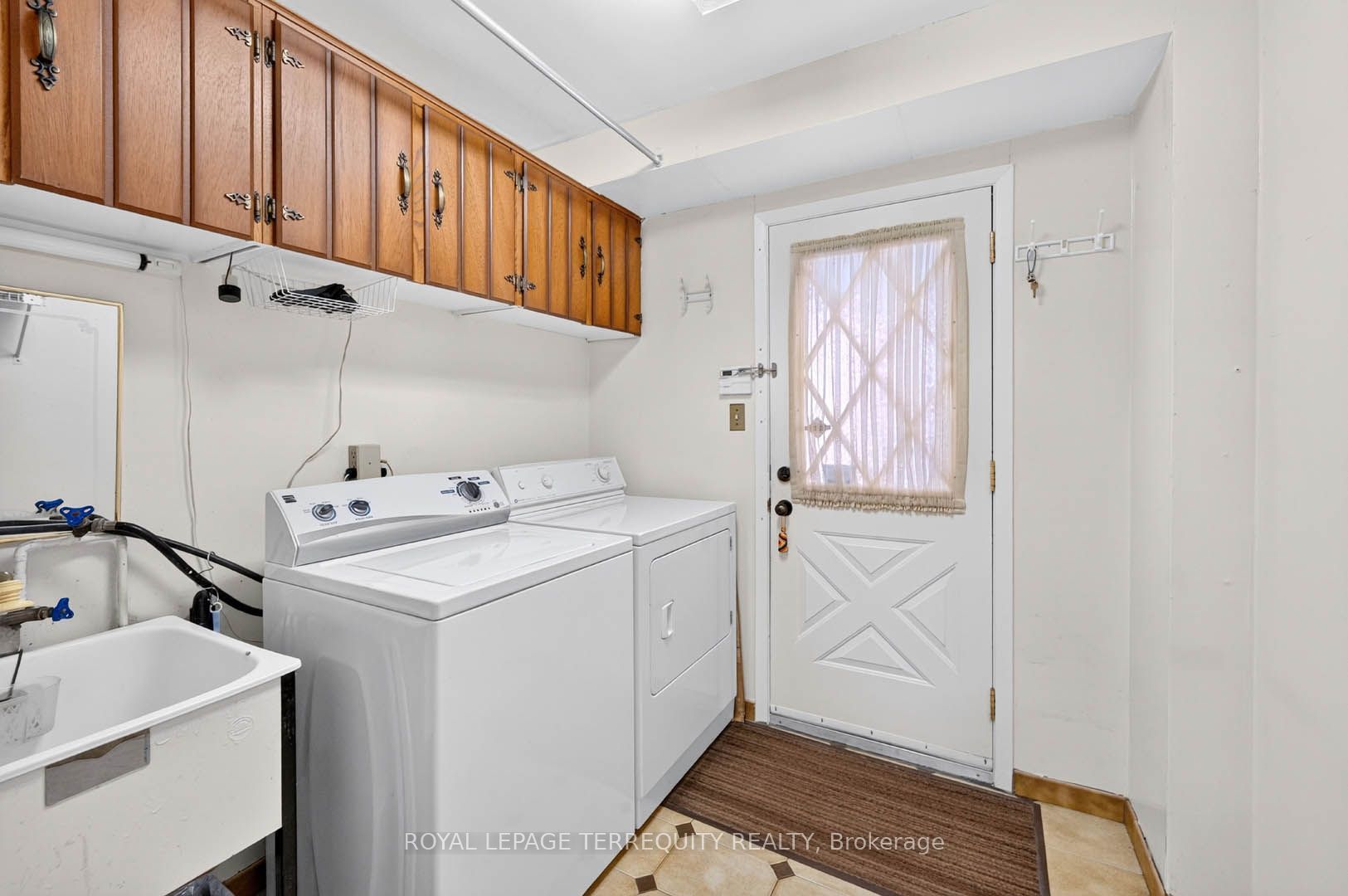 851 Huntingwood Drive Property Photo 18