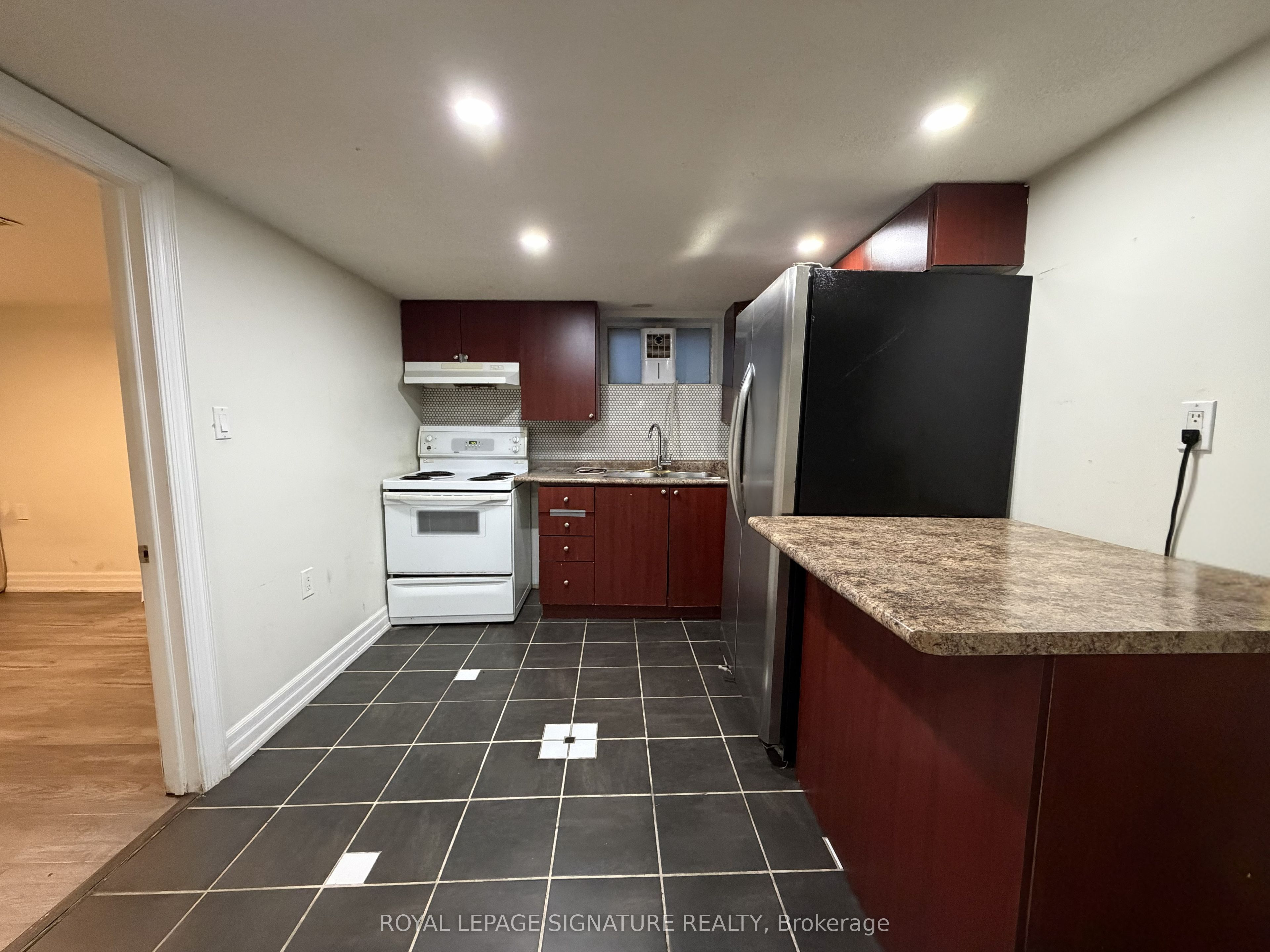 118 Harding Boulevard Bsmt Property Photo 15