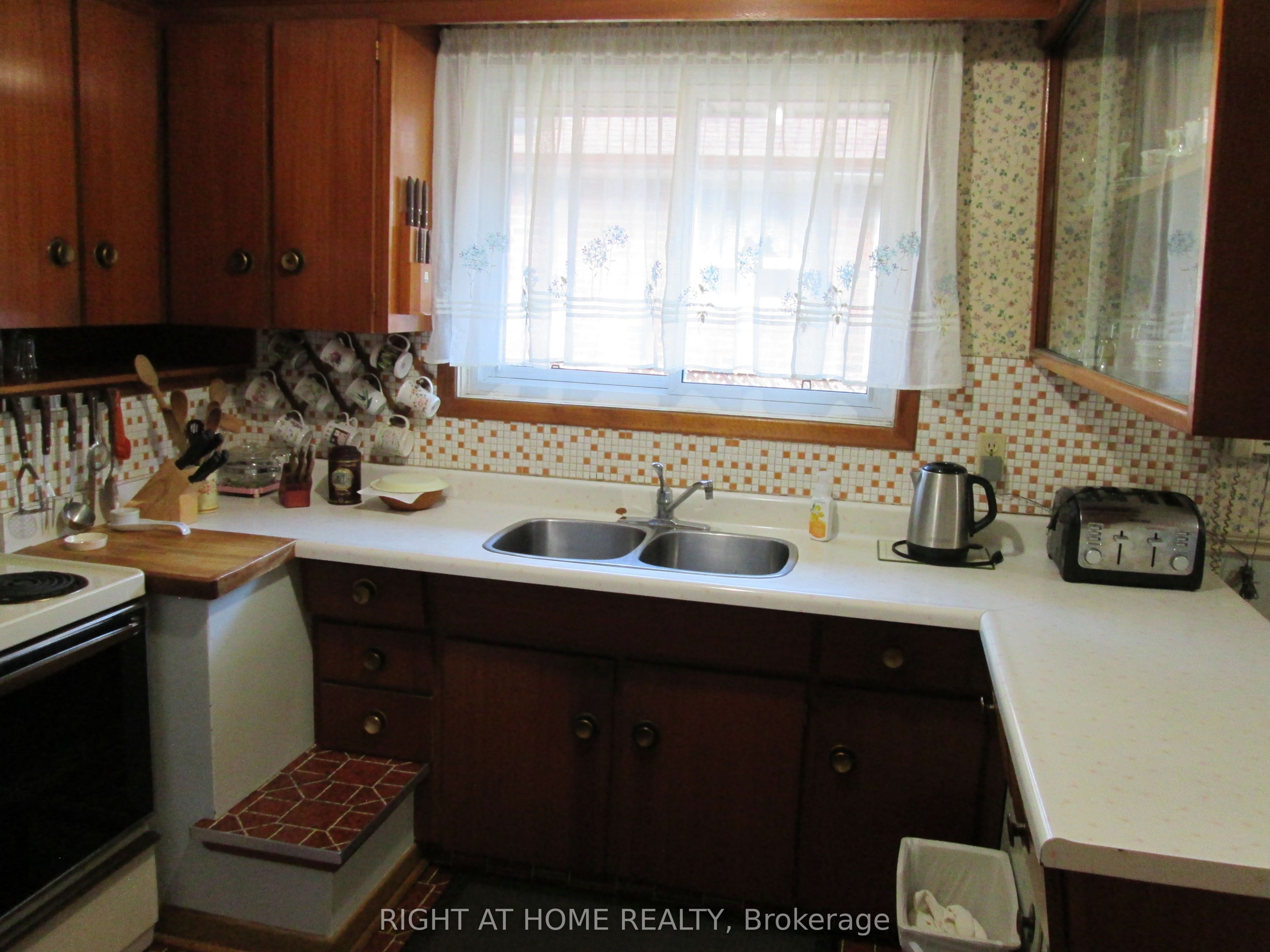 910 Scarborough Golf Club Road Property Photo 6