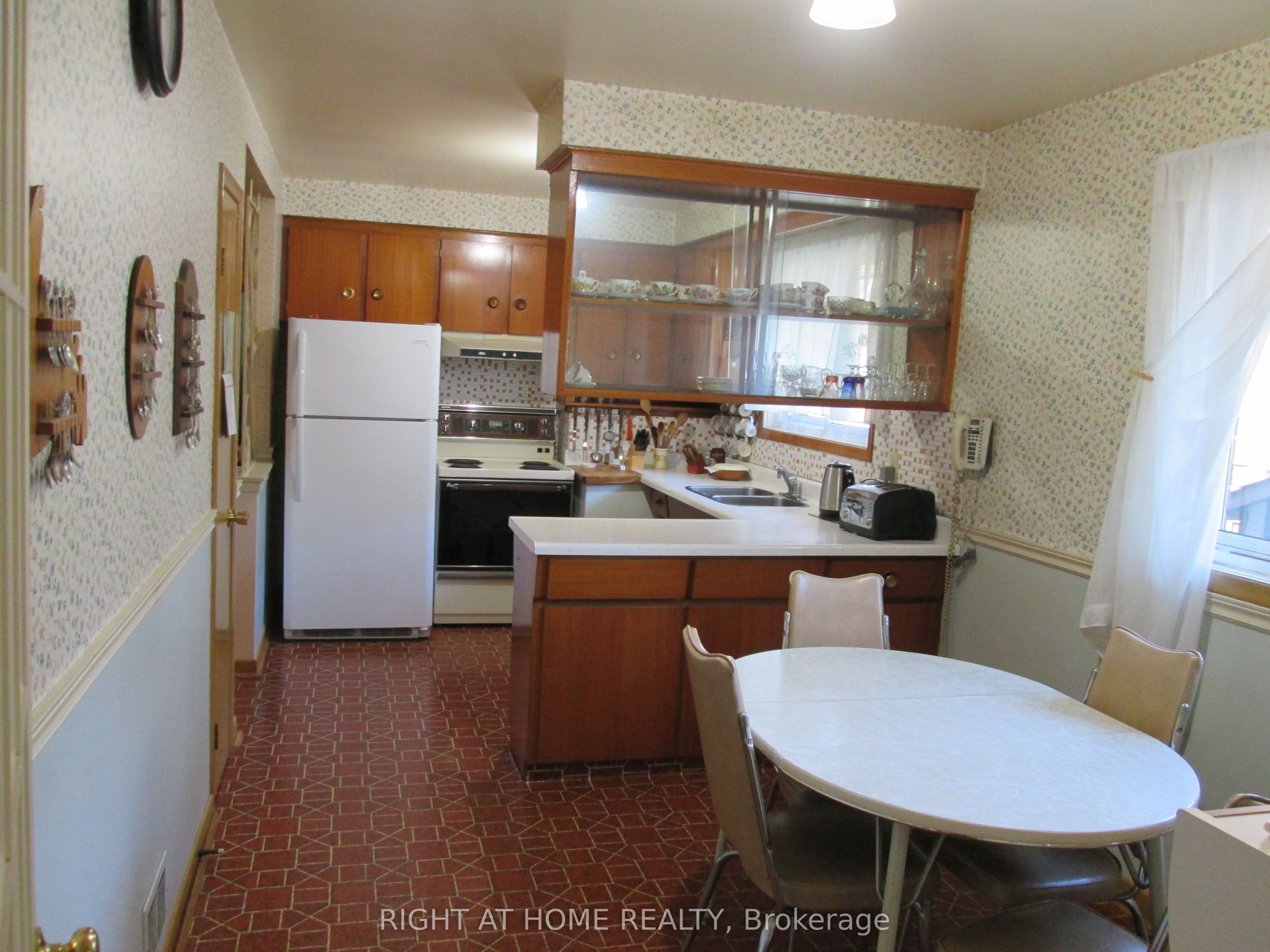 910 Scarborough Golf Club Road Property Photo 7