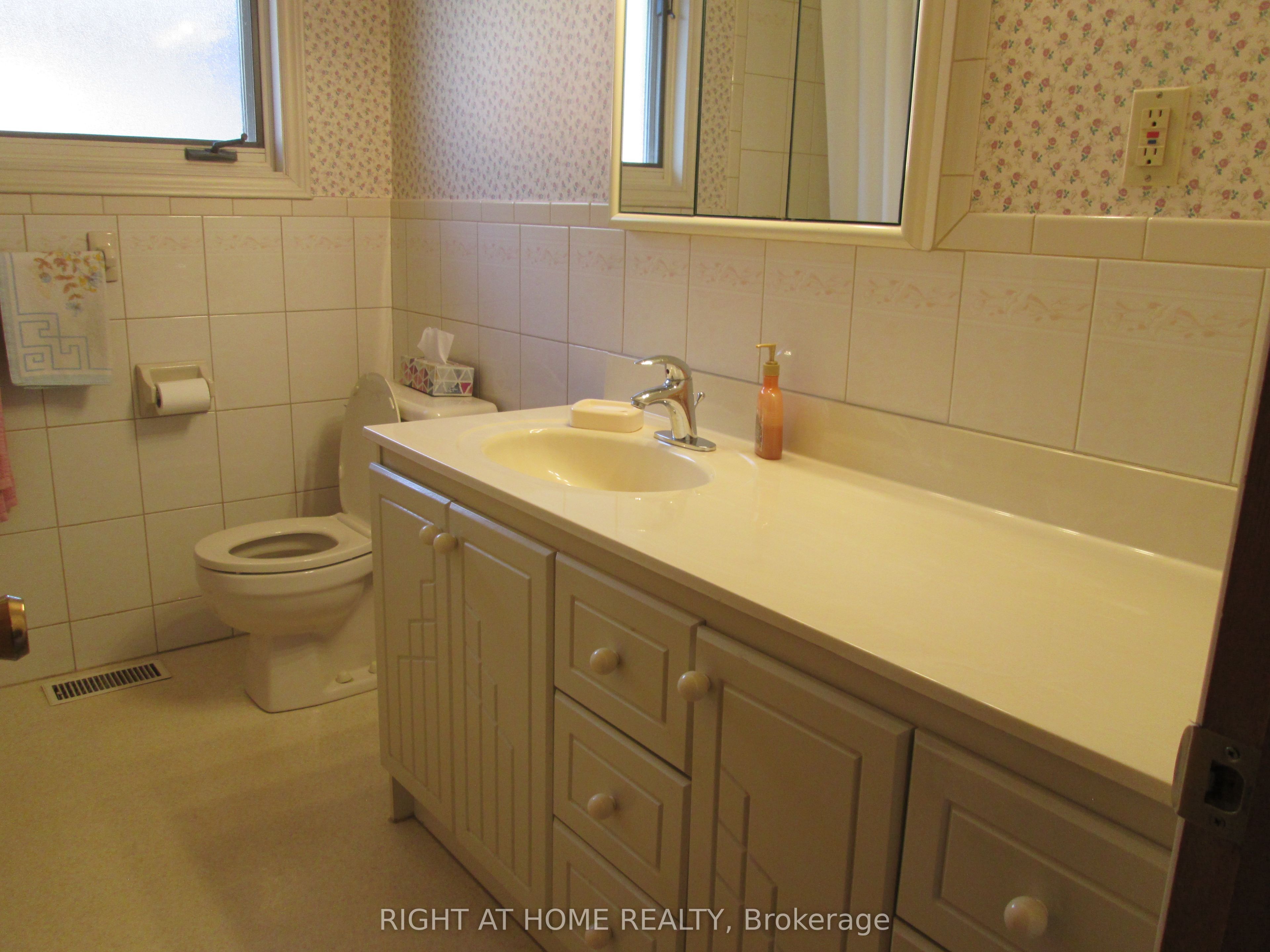 910 Scarborough Golf Club Road Property Photo 9