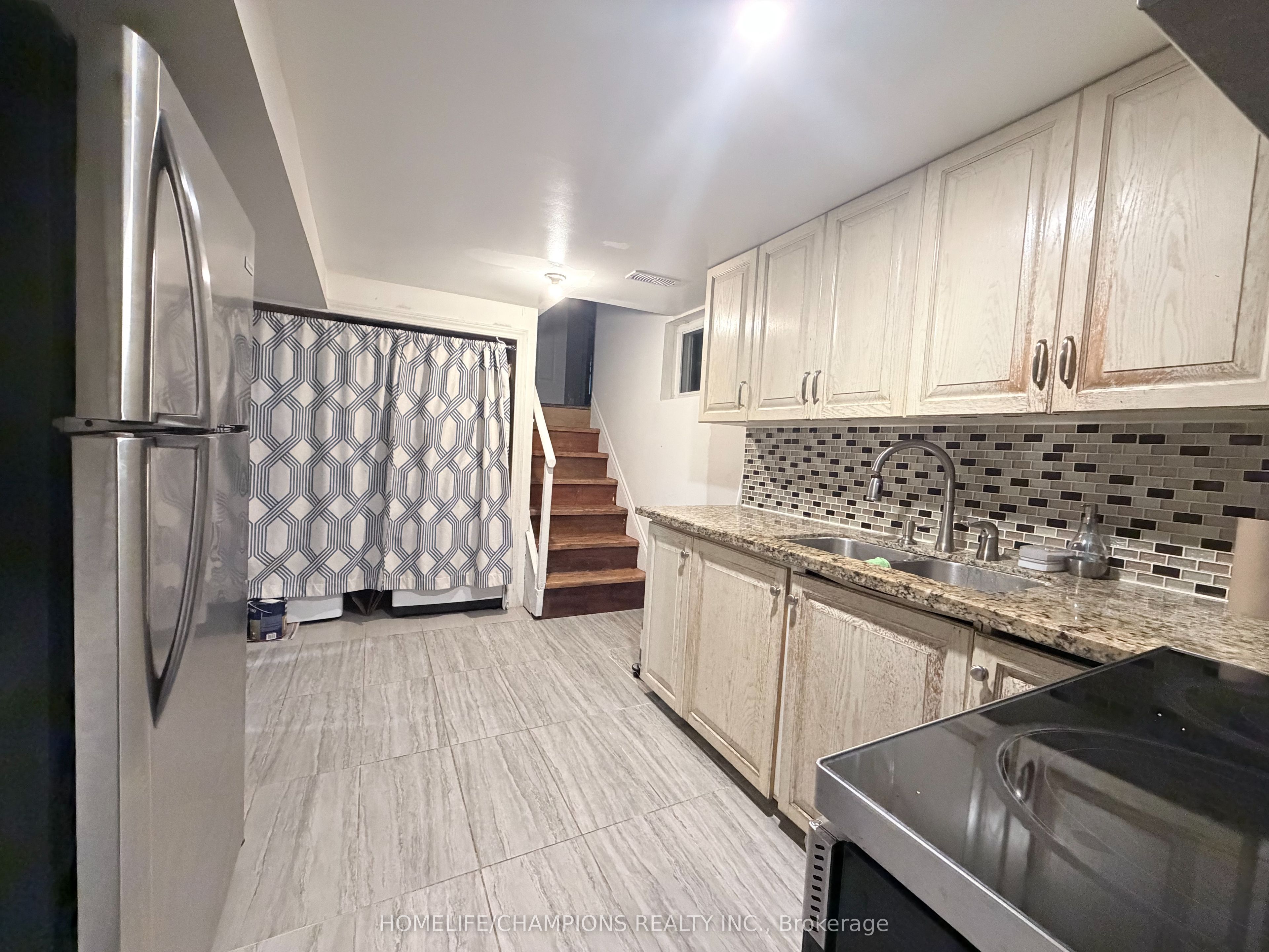 978 Warden Avenue Property Photo 3