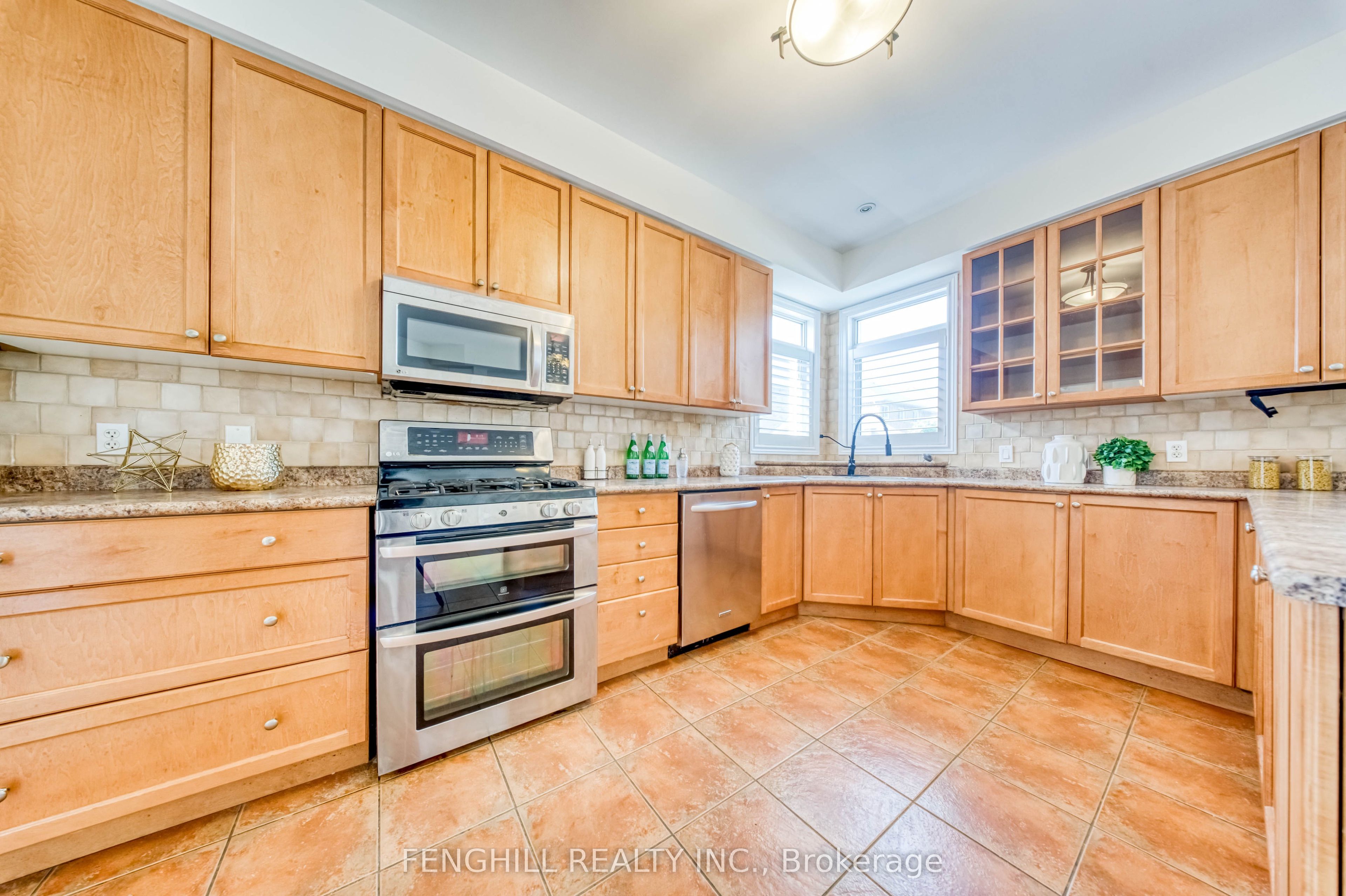 842 Greenleaf Circle Property Photo 12