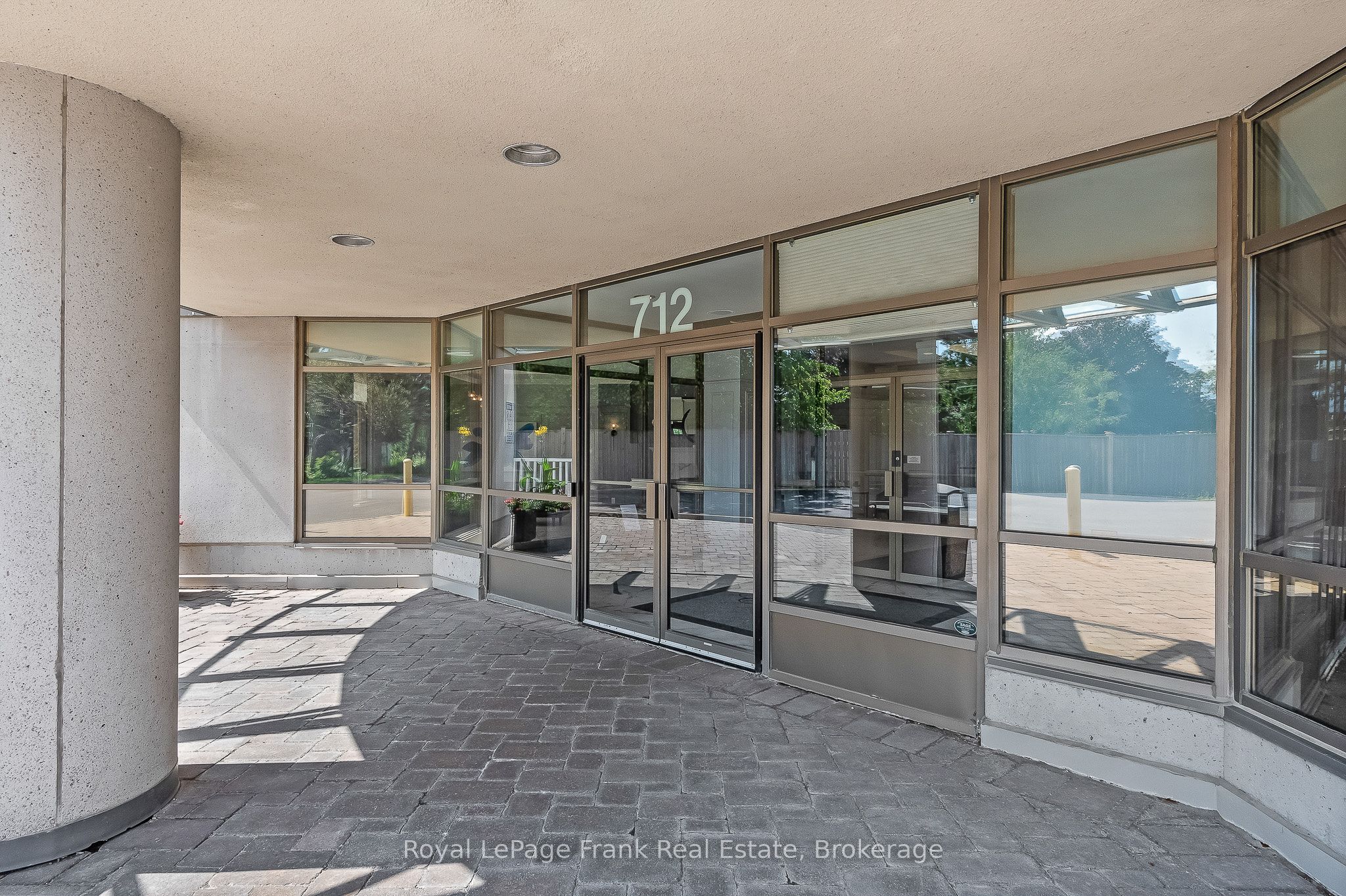 712 Rossland Road E 602 Property Photo 3