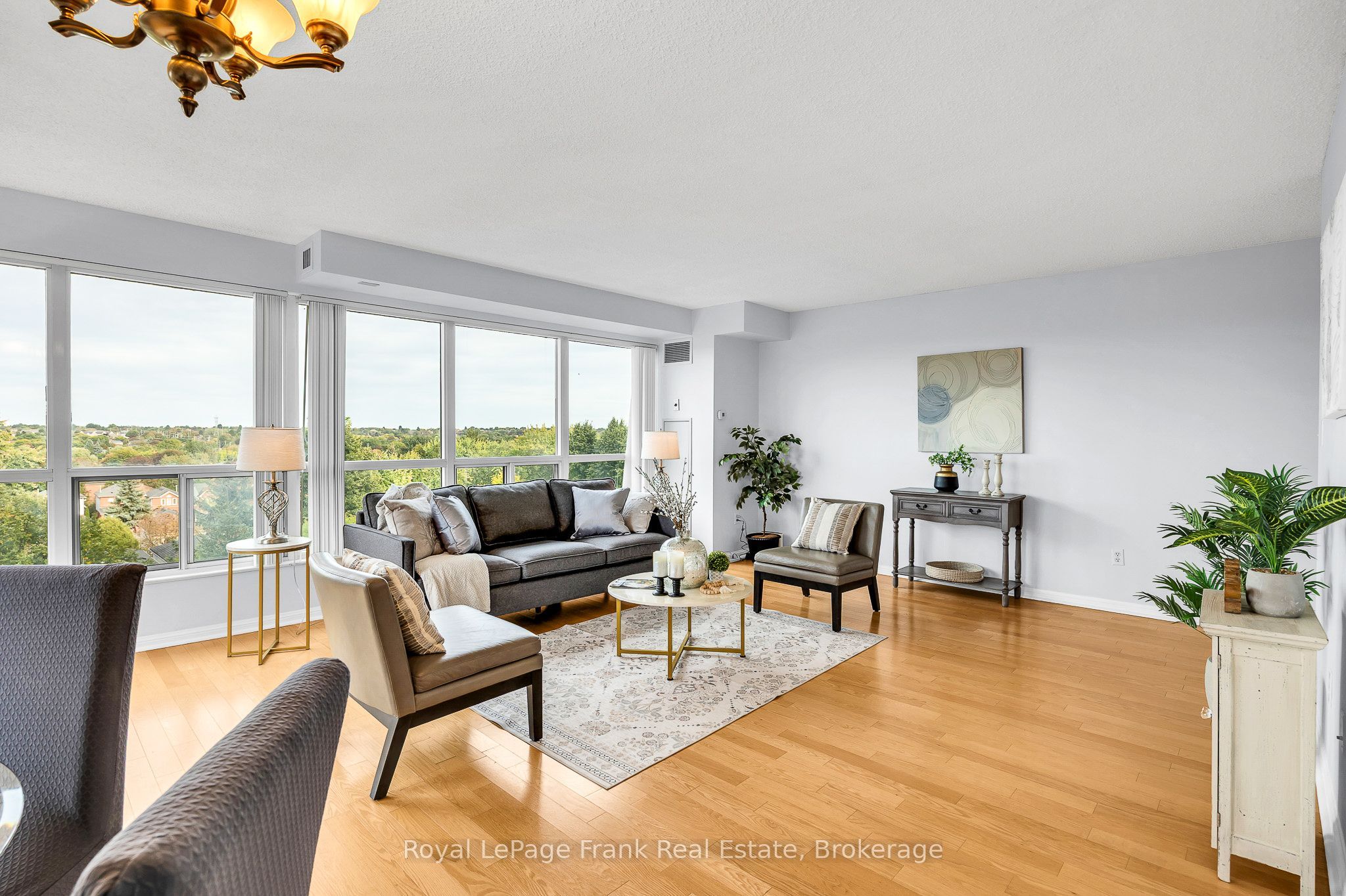 712 Rossland Road E 602 Property Photo 10
