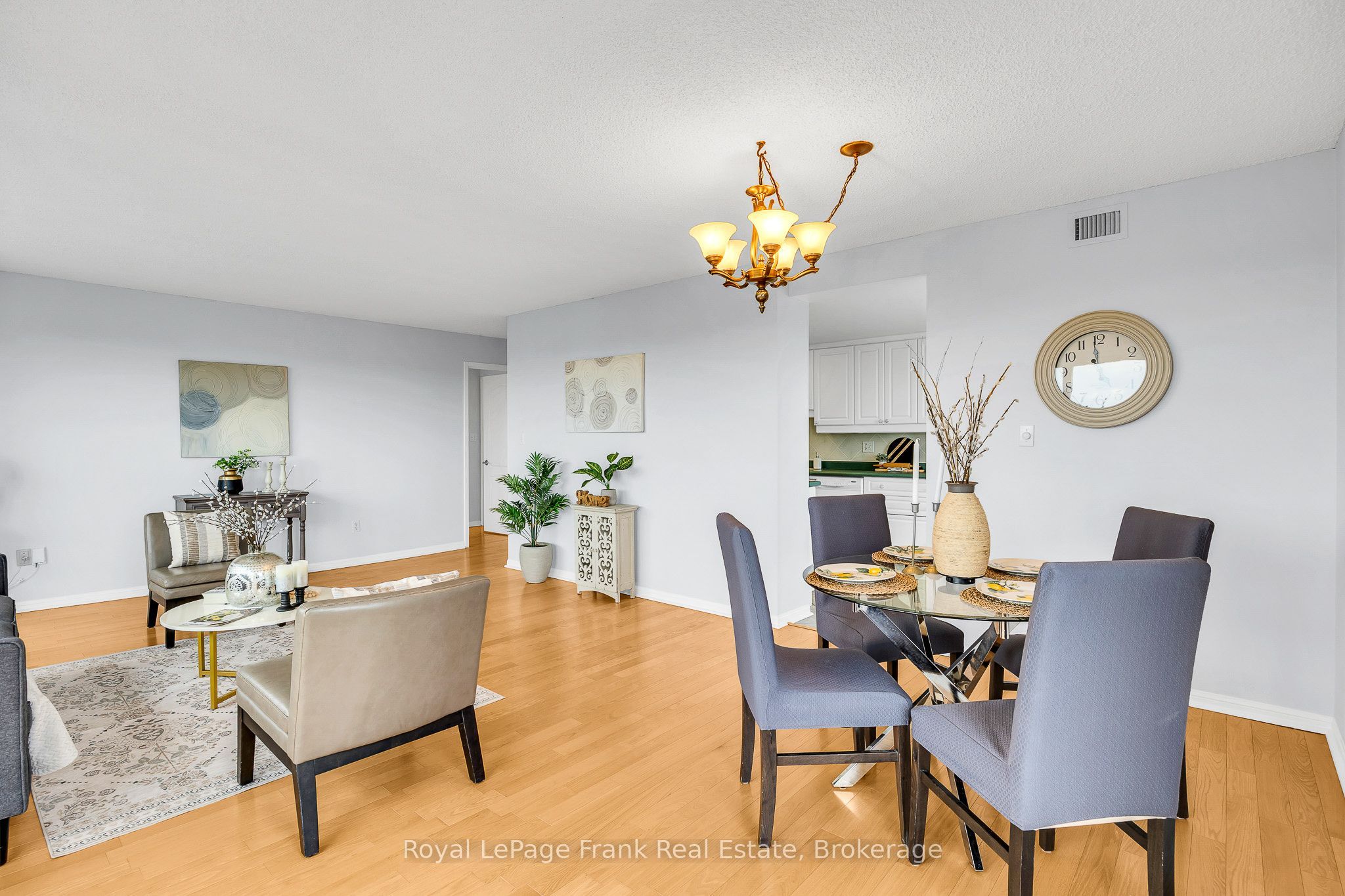 712 Rossland Road E 602 Property Photo 11