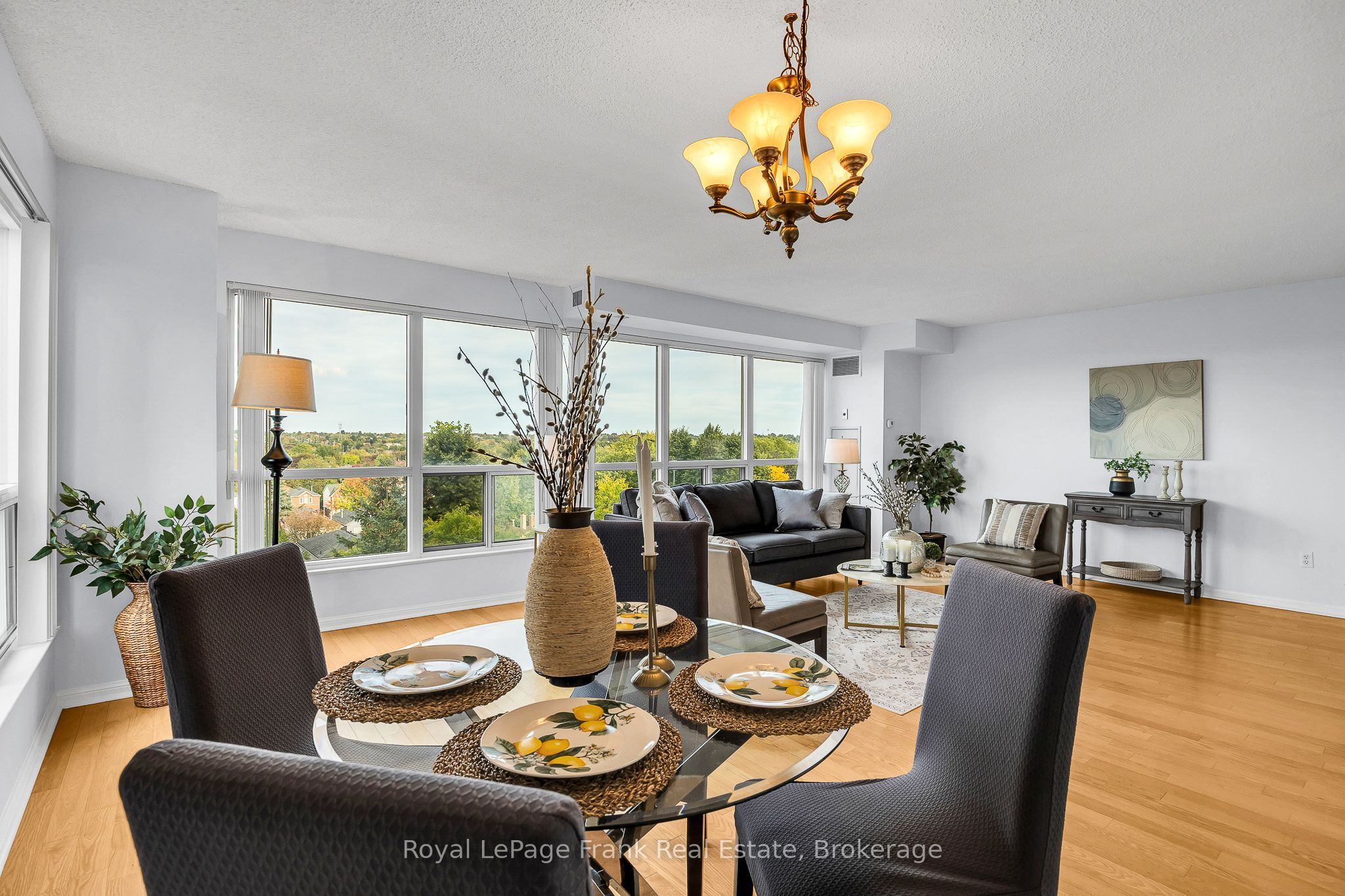 712 Rossland Road E 602 Property Photo 14