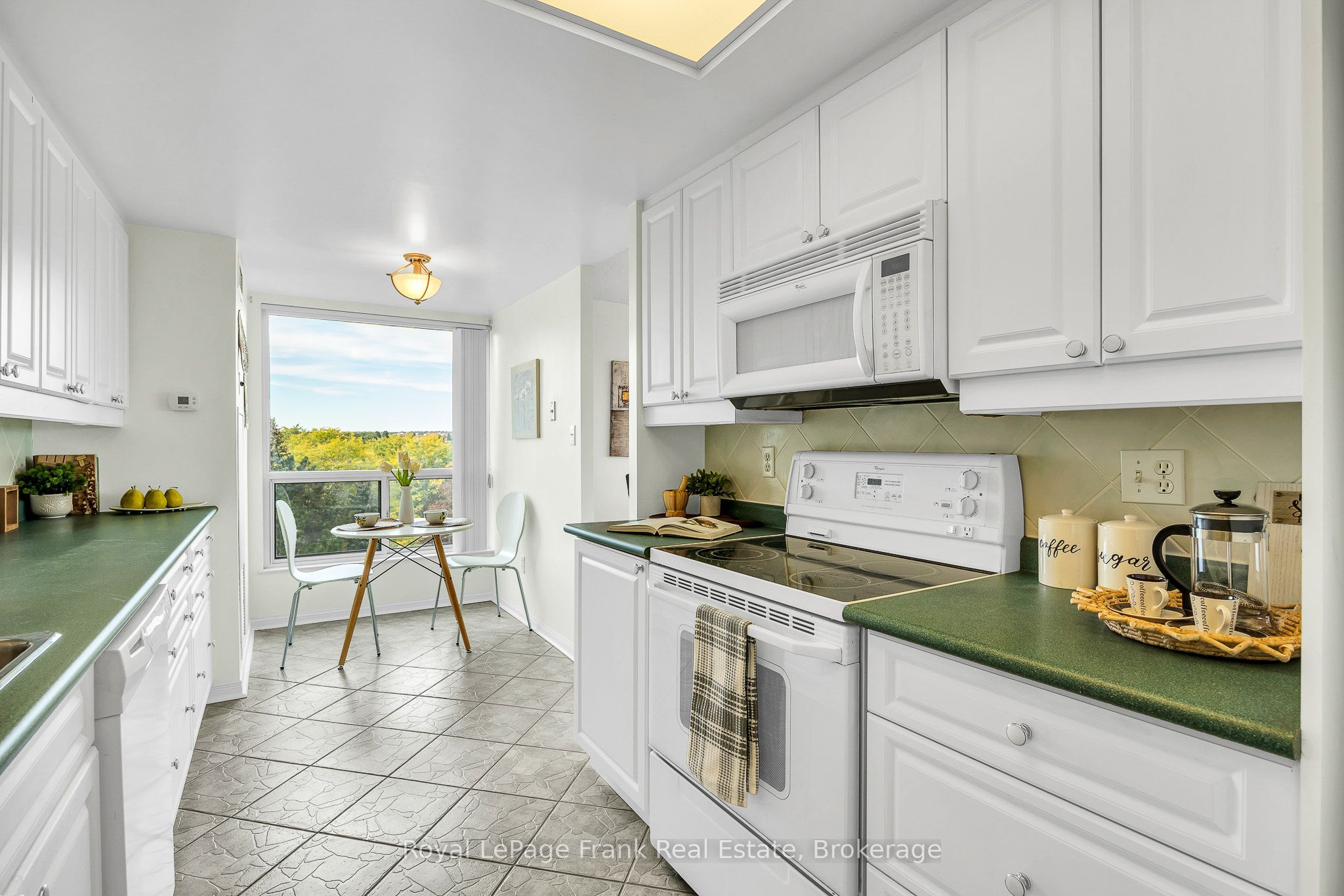 712 Rossland Road E 602 Property Photo 20
