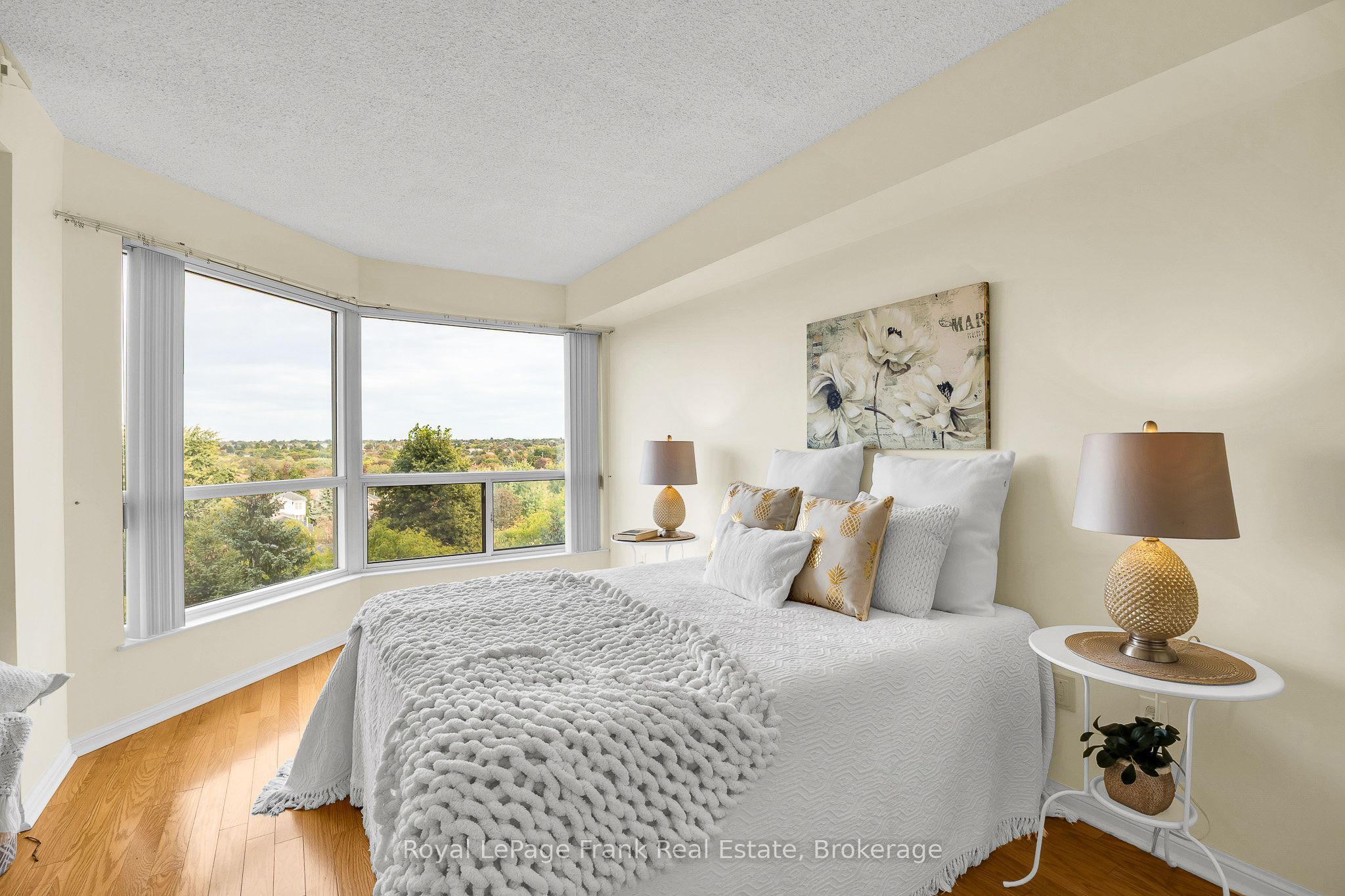 712 Rossland Road E 602 Property Photo 23