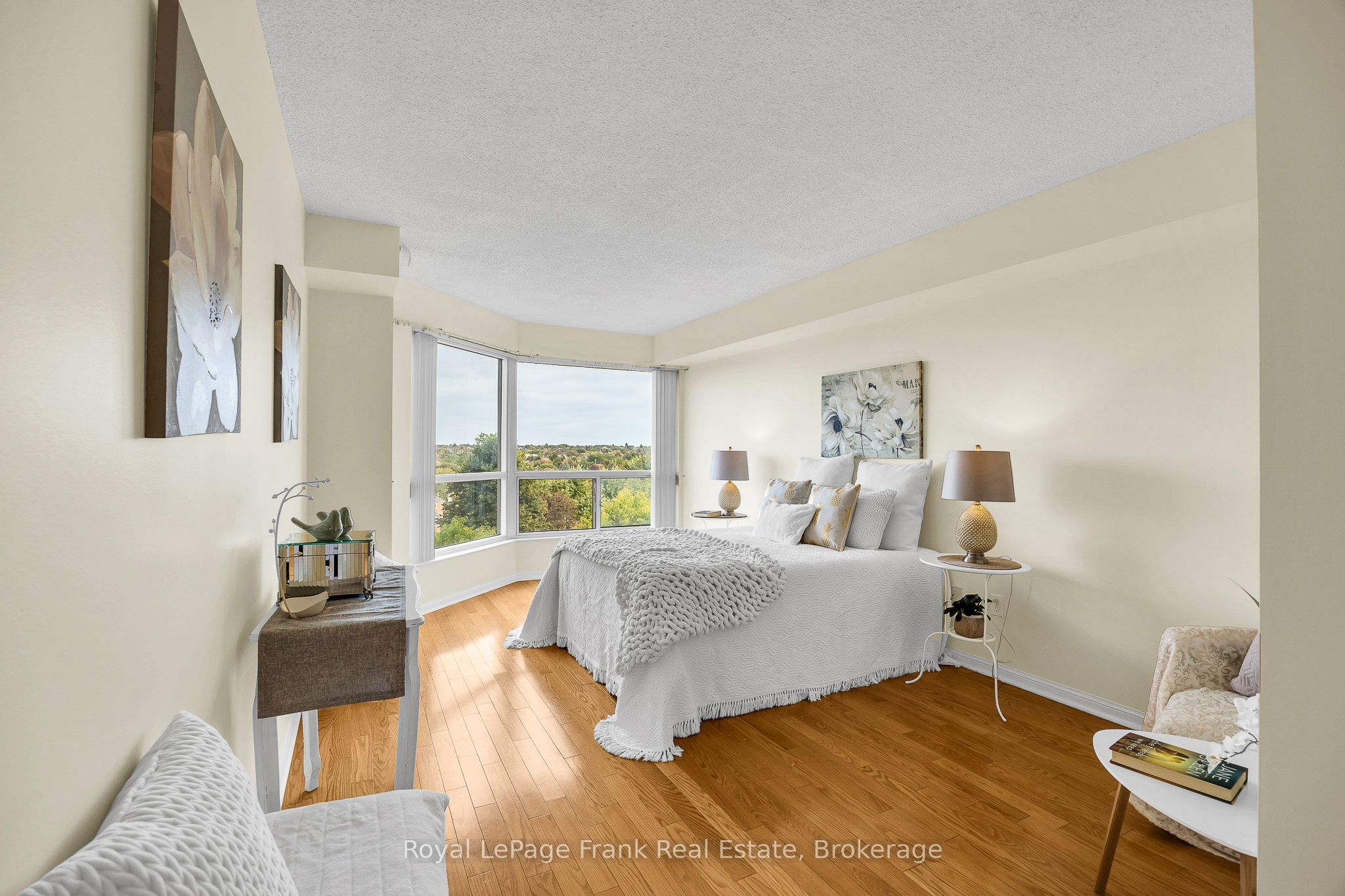 712 Rossland Road E 602 Property Photo 24