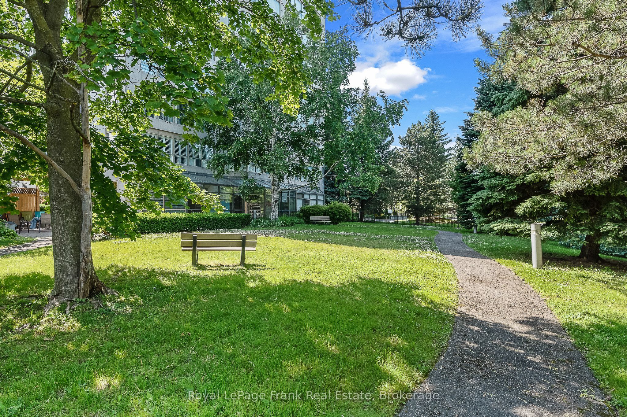 712 Rossland Road E 602 Property Photo 42