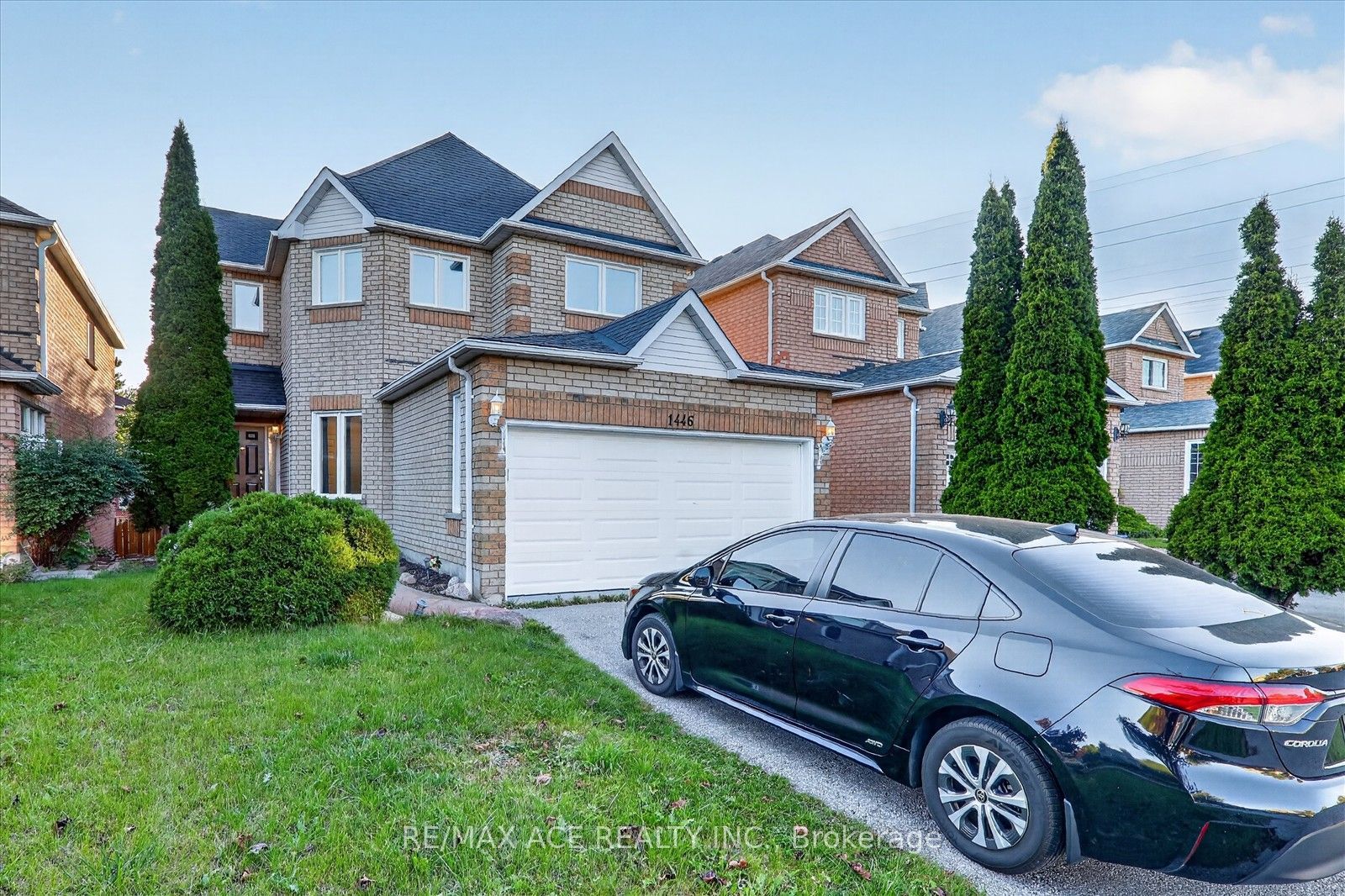 1446 Sandhurst Crescent Property Photo 3