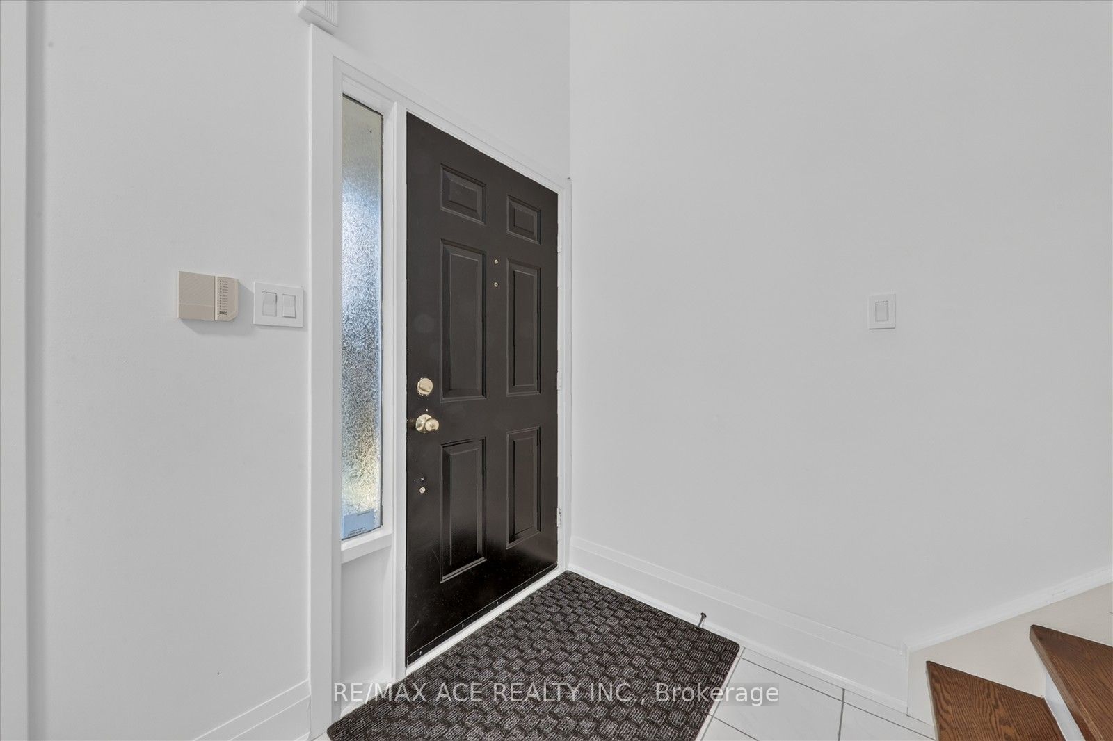 1446 Sandhurst Crescent Property Photo 6