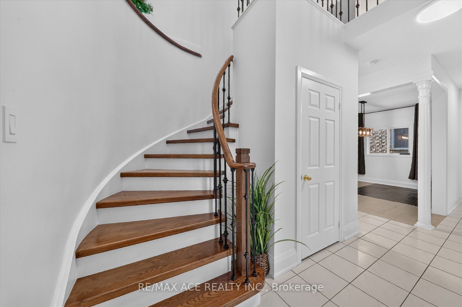 1446 Sandhurst Crescent Property Photo 7