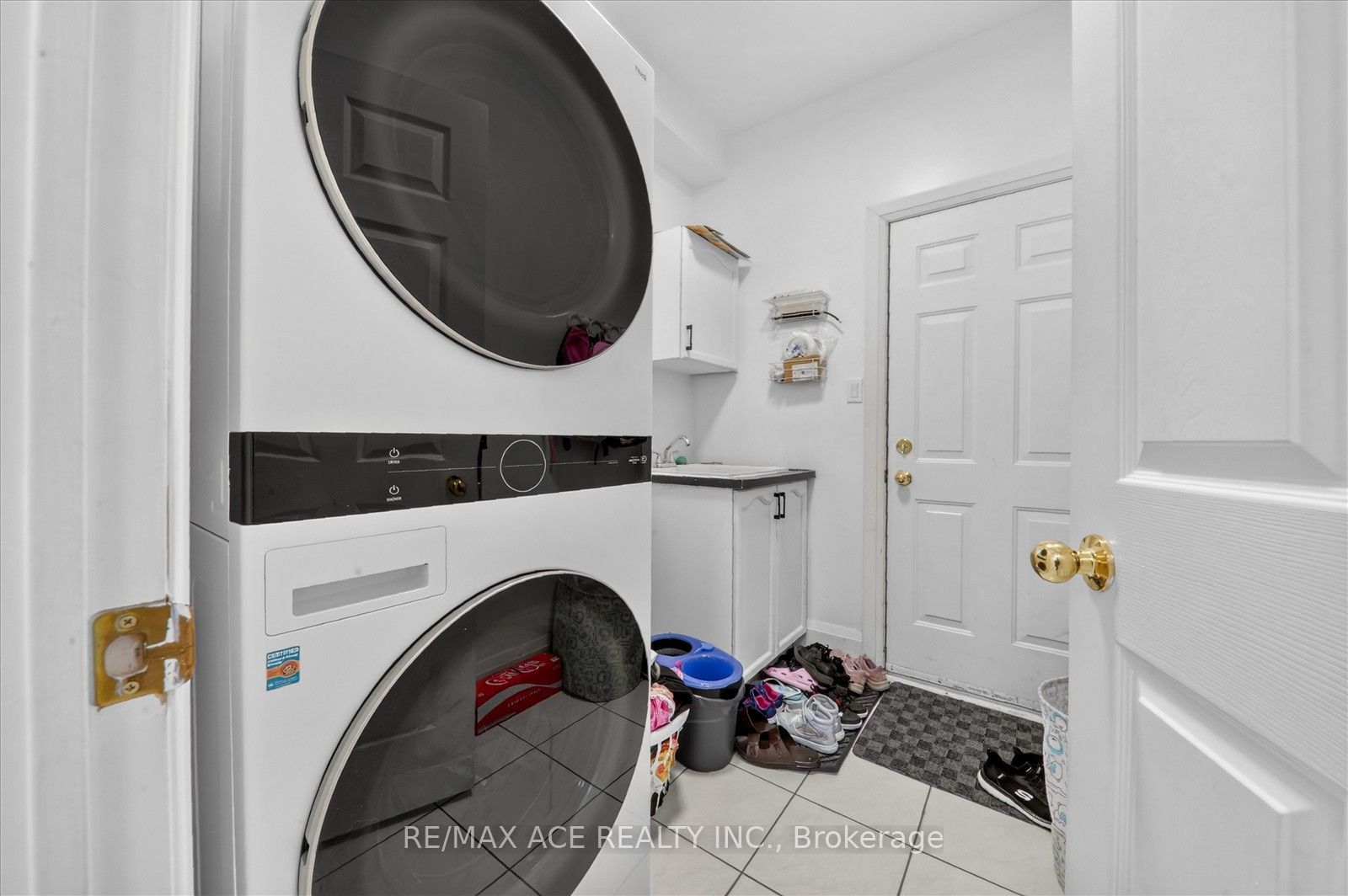 1446 Sandhurst Crescent Property Photo 10