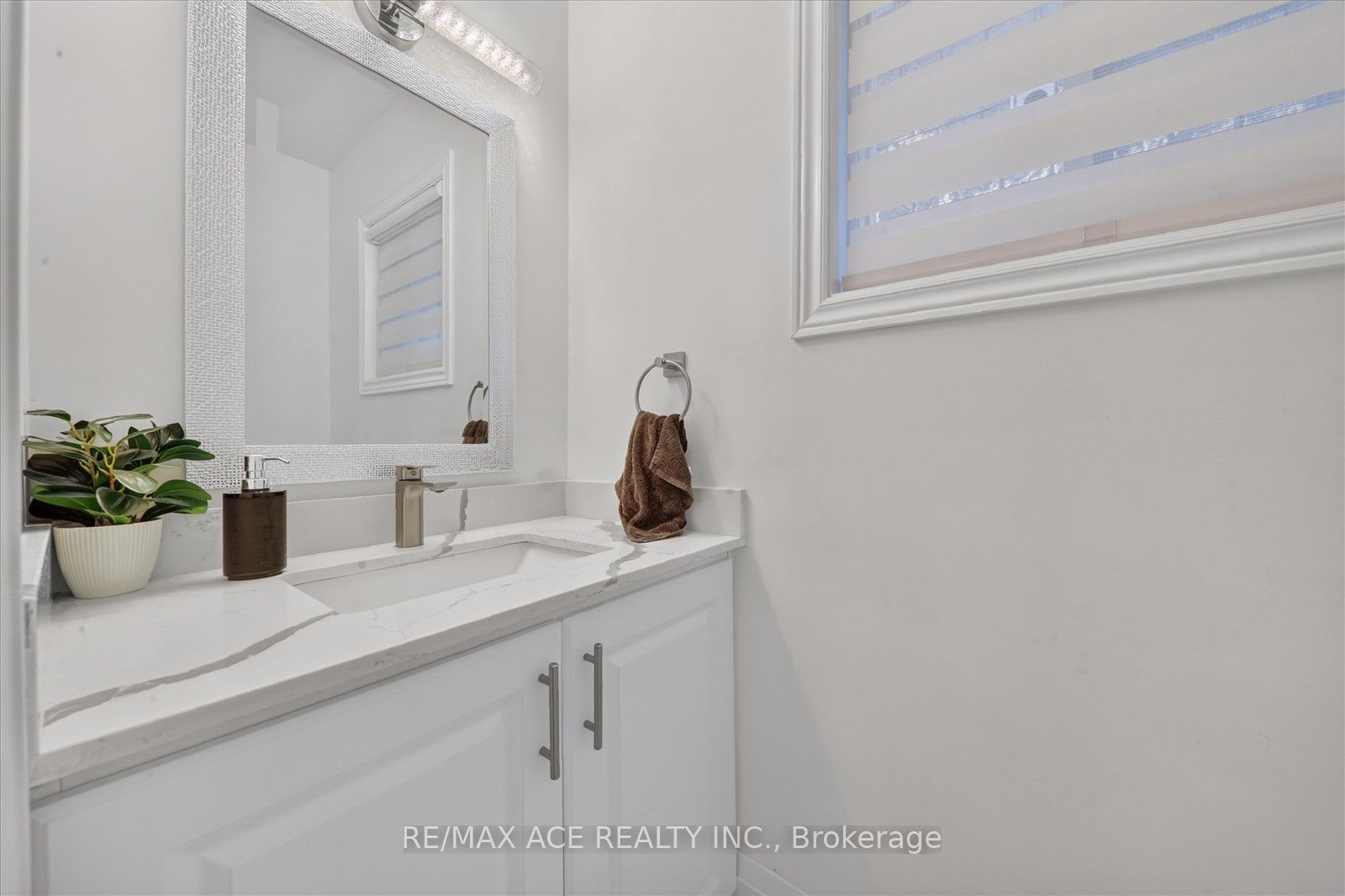 1446 Sandhurst Crescent Property Photo 11
