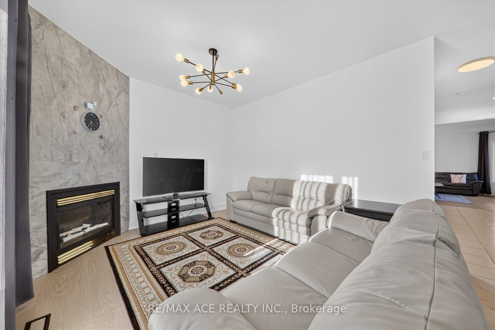 1446 Sandhurst Crescent Property Photo 14