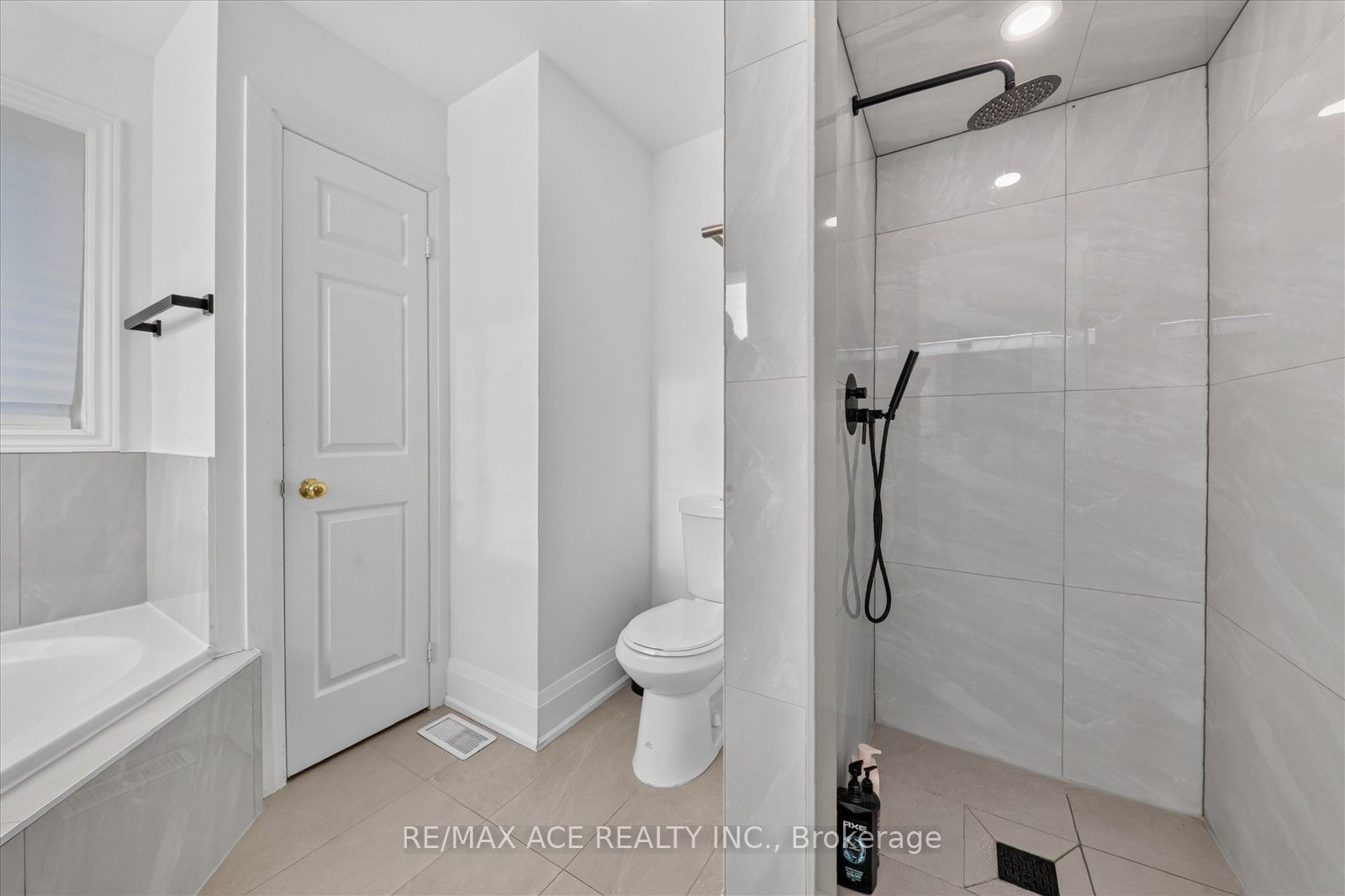 1446 Sandhurst Crescent Property Photo 25