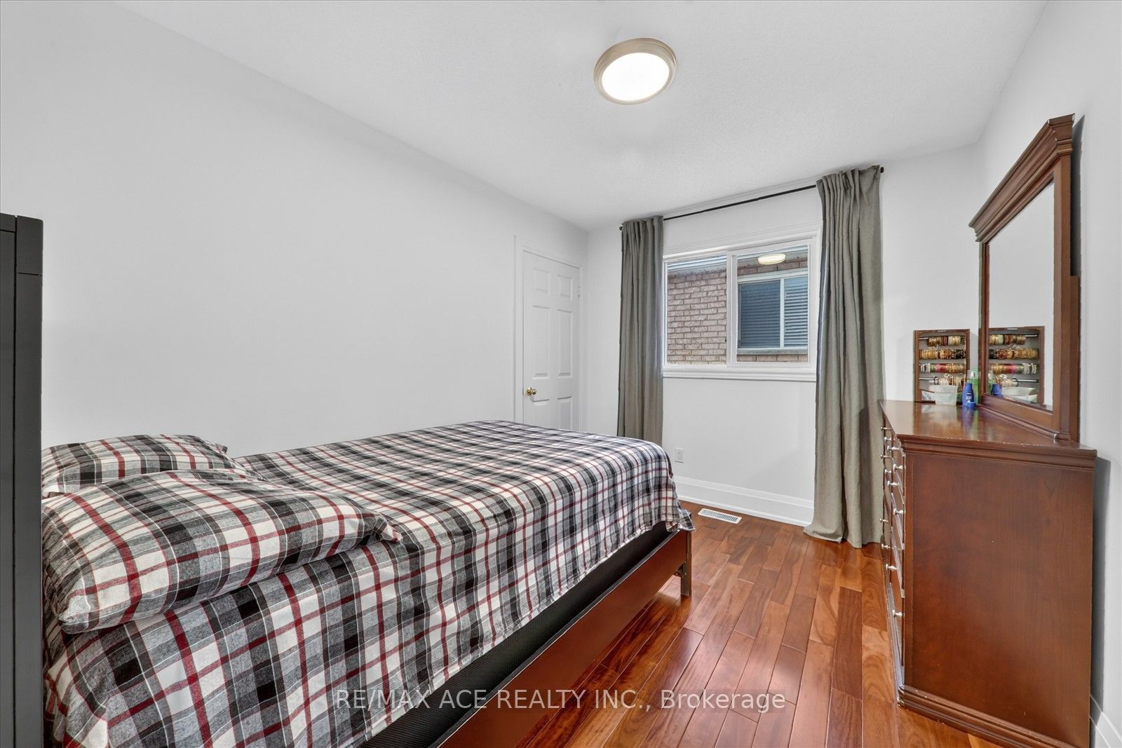 1446 Sandhurst Crescent Property Photo 26