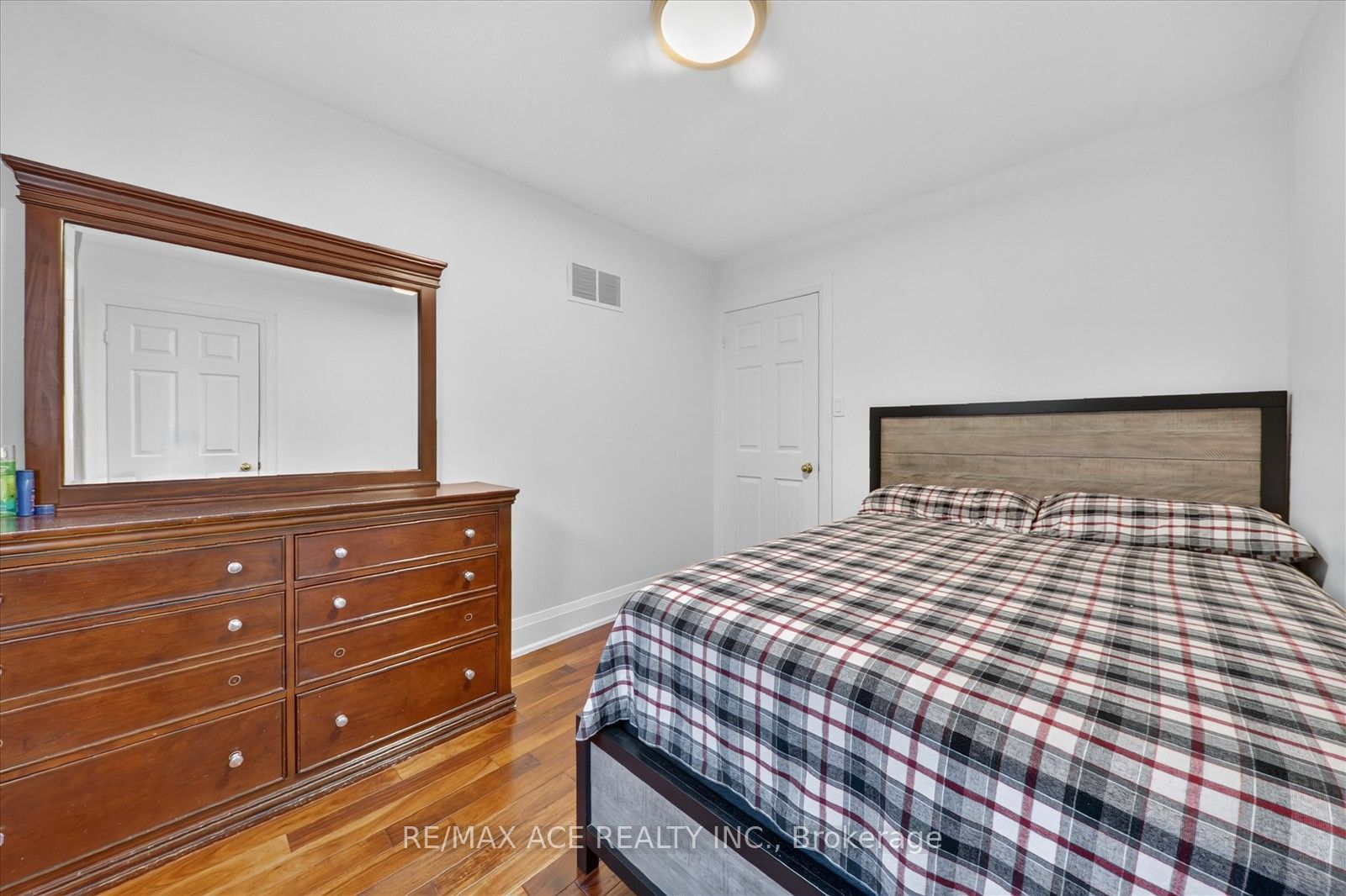 1446 Sandhurst Crescent Property Photo 27
