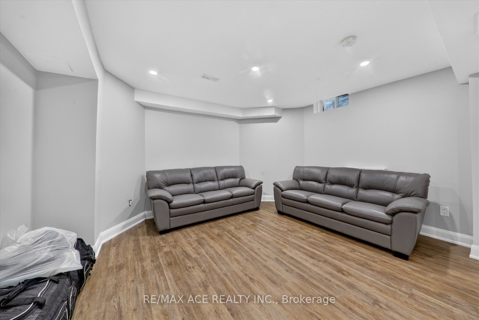 1446 Sandhurst Crescent Property Photo 34