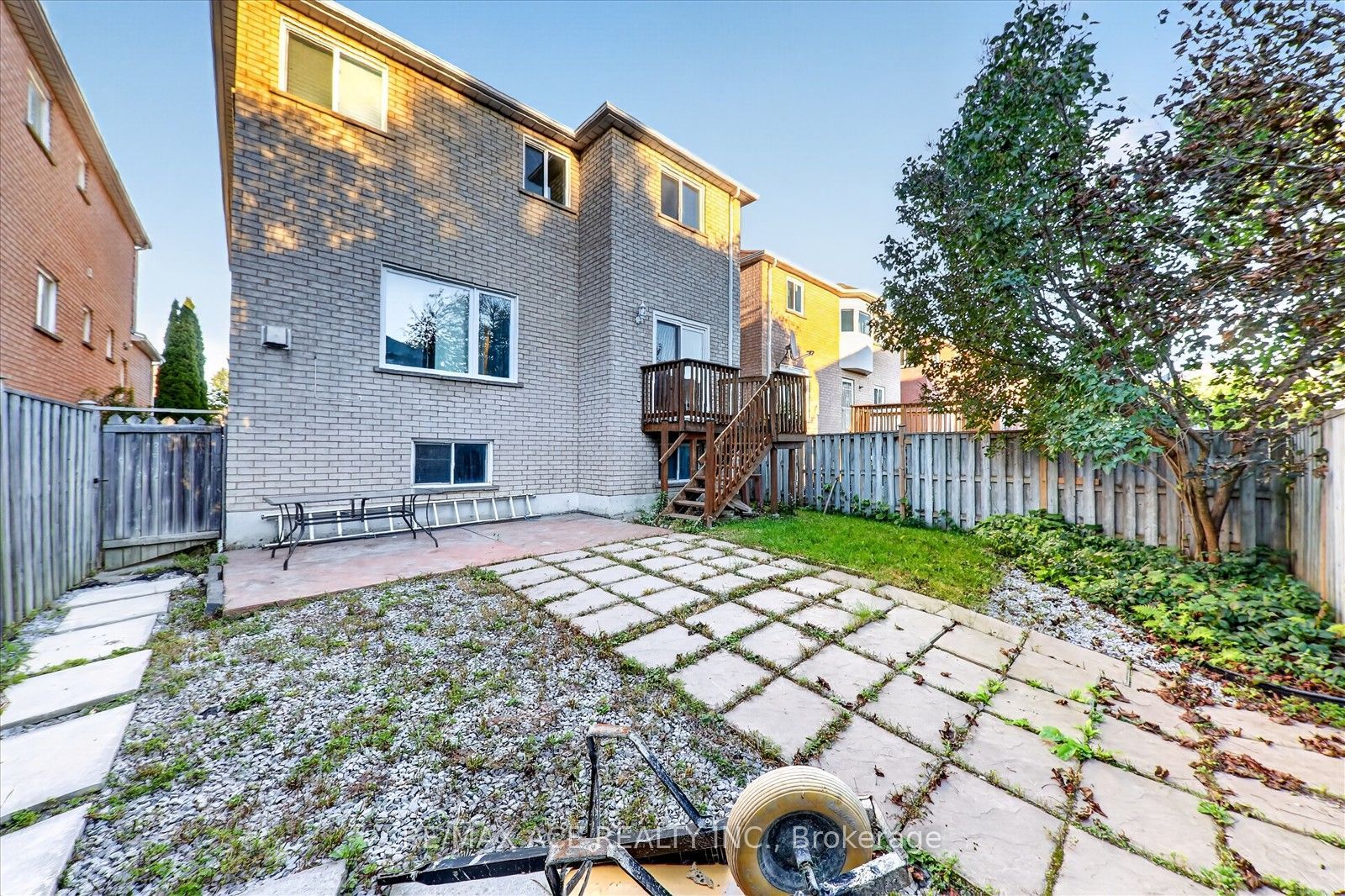 1446 Sandhurst Crescent Property Photo 40