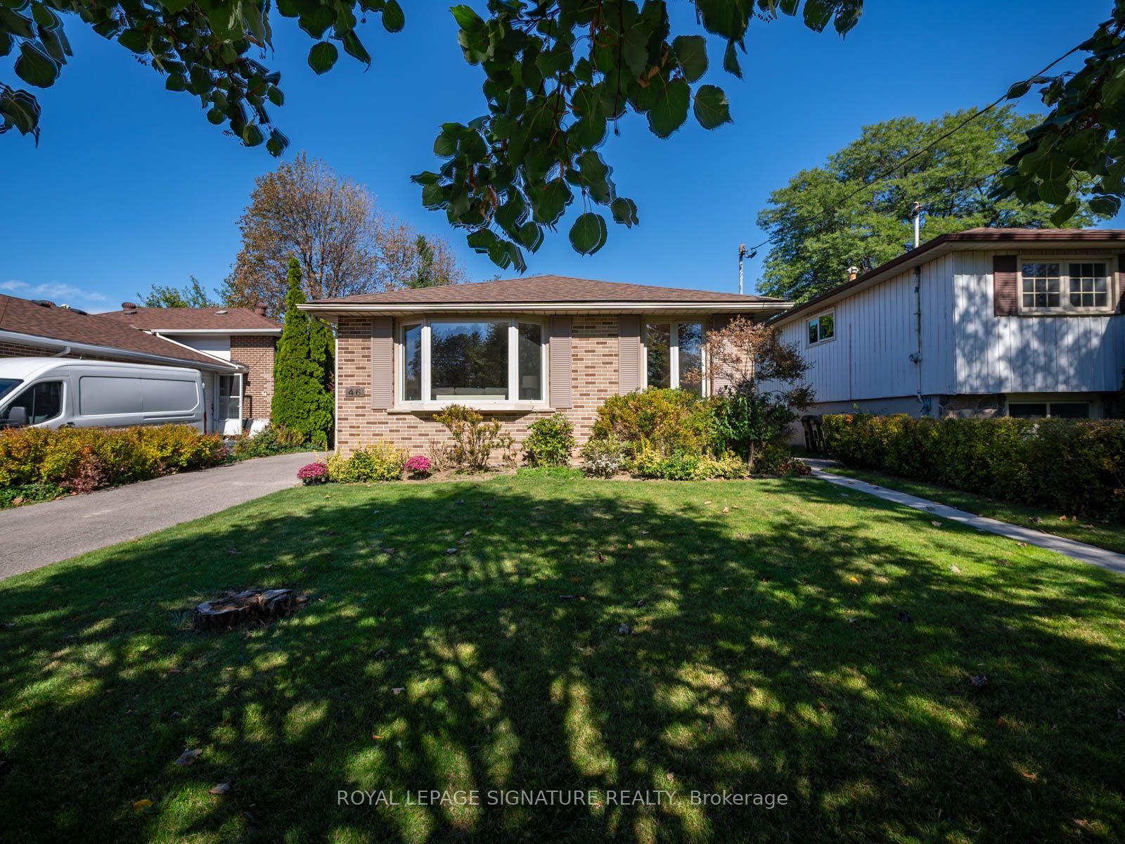 46 Manorglen Crescent Property Photo 2