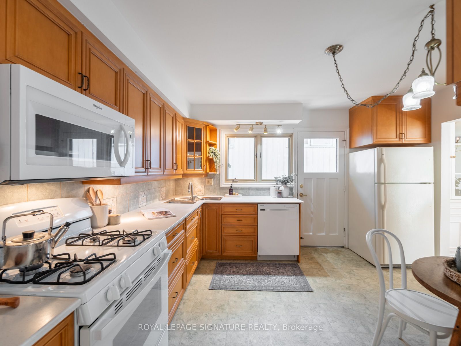 46 Manorglen Crescent Property Photo 13