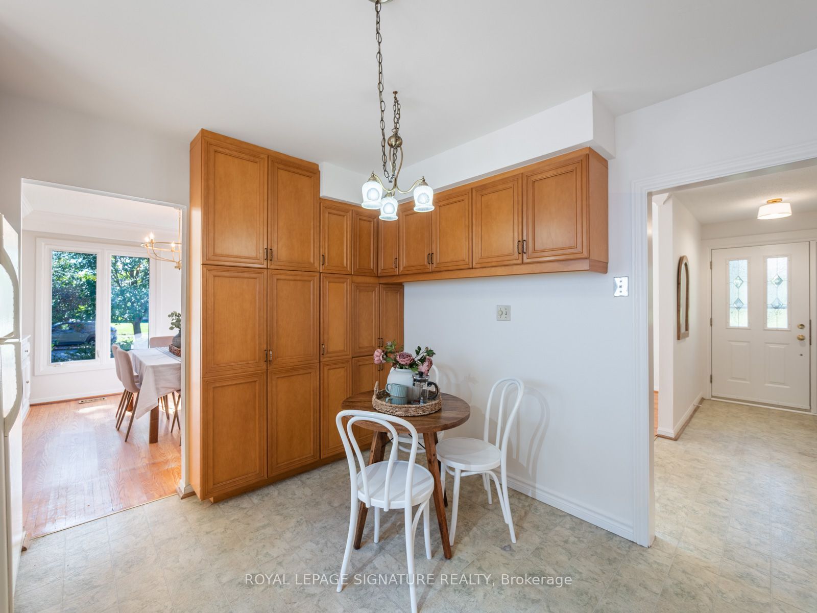 46 Manorglen Crescent Property Photo 14