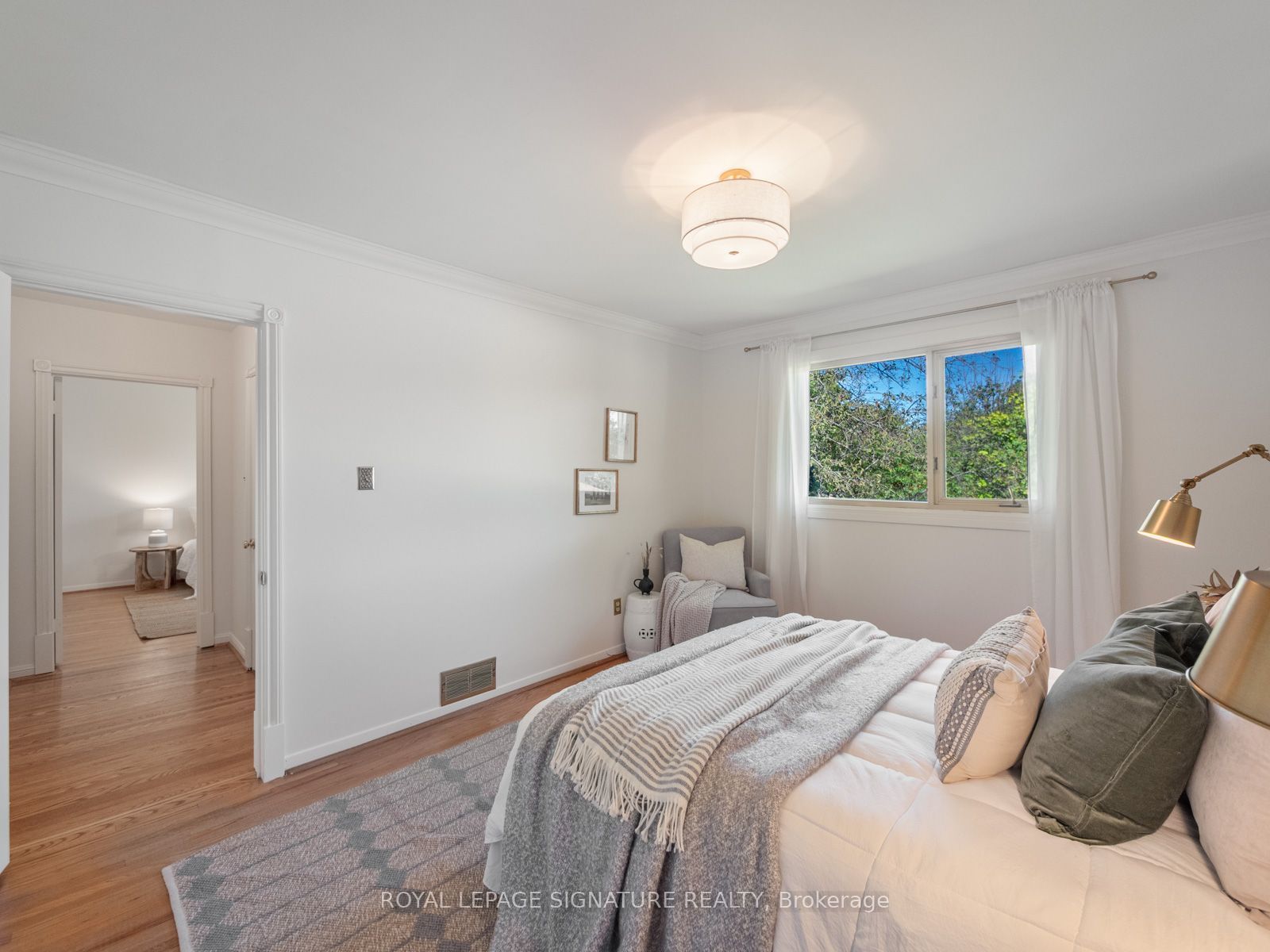 46 Manorglen Crescent Property Photo 18